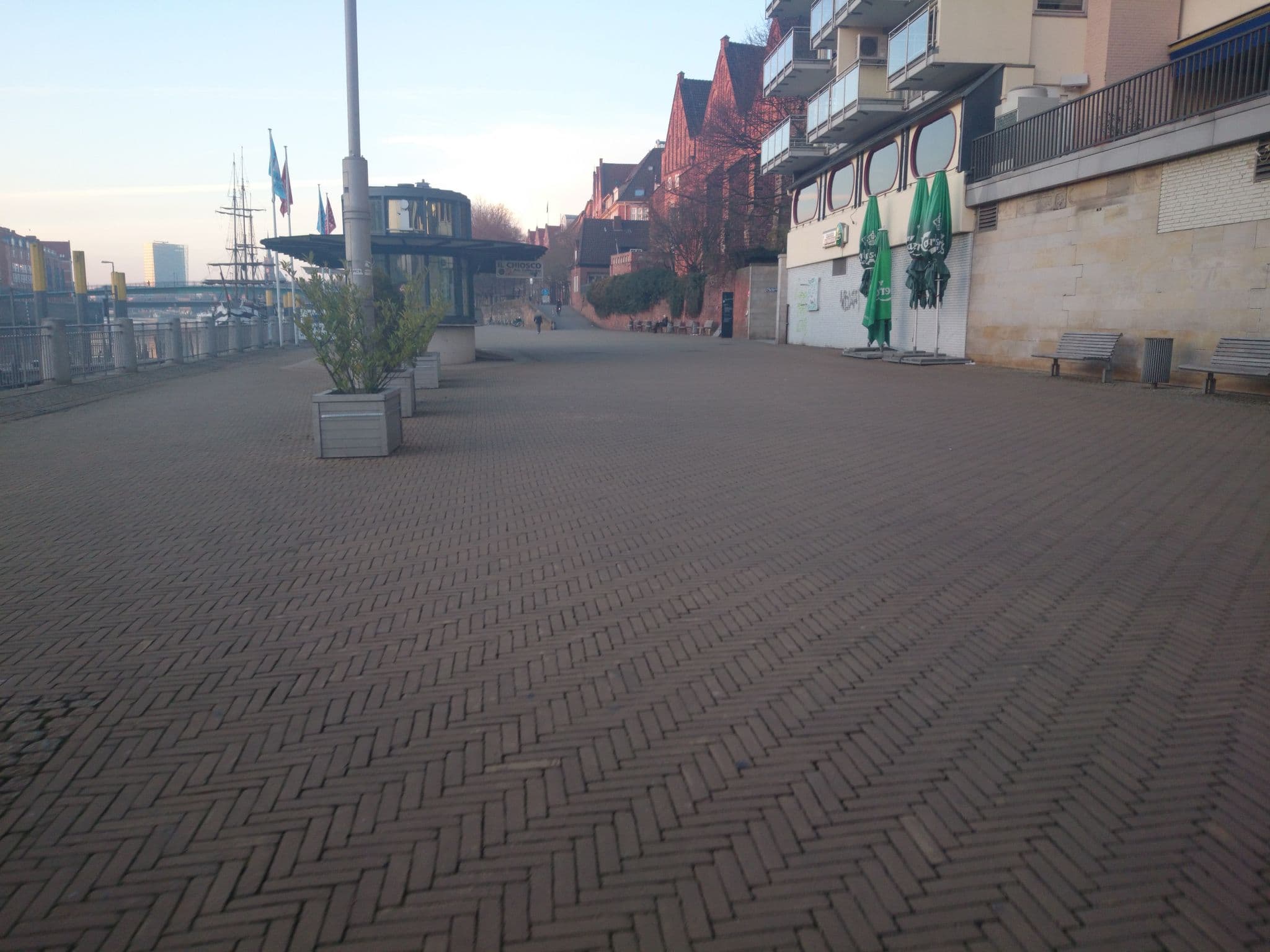 Street view near Bremer Komfort Hotels, Bremen — © peterneubauer (CC BY-SA · Mapillary)