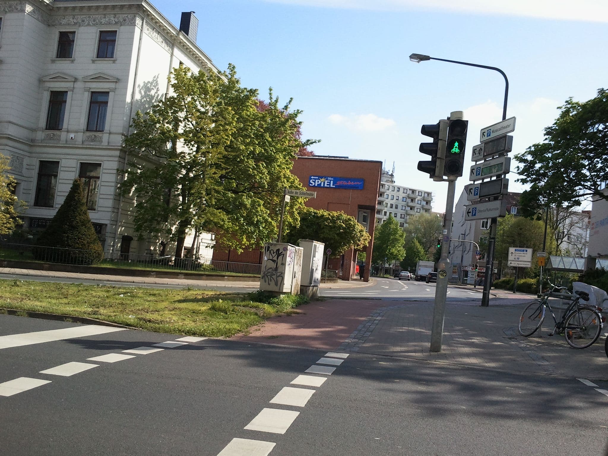 Street view near Kinderhospiz Löwenherz e.V. Ambulanter Kinder- und Jugendhospizdienst, Bremen — © hubert87 (CC BY-SA · Mapillary)