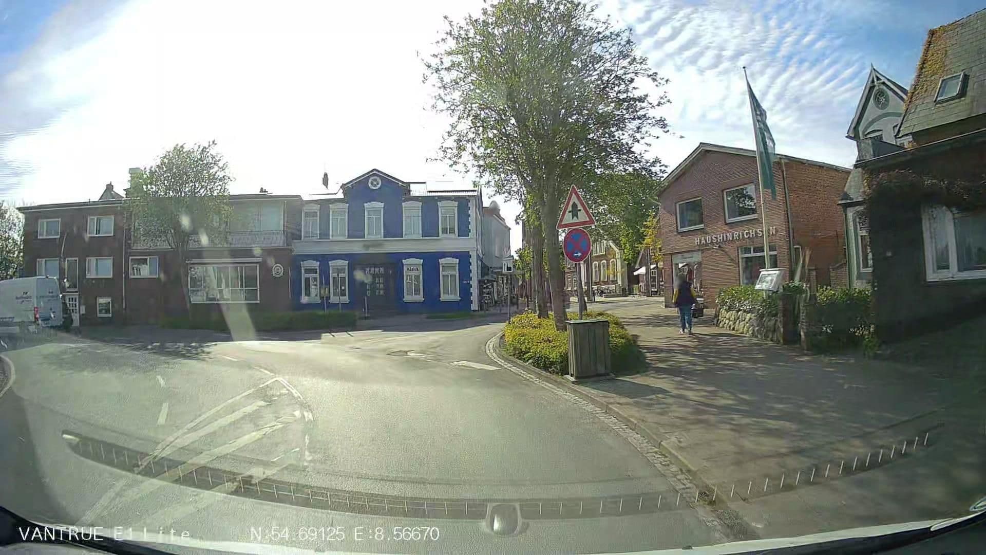 Street view near Nordsee-Park exklusive Ferienwohnungen Maureen Reifegerste, Wyk auf Föhr — © Hightower- (CC BY-SA · Mapillary)
