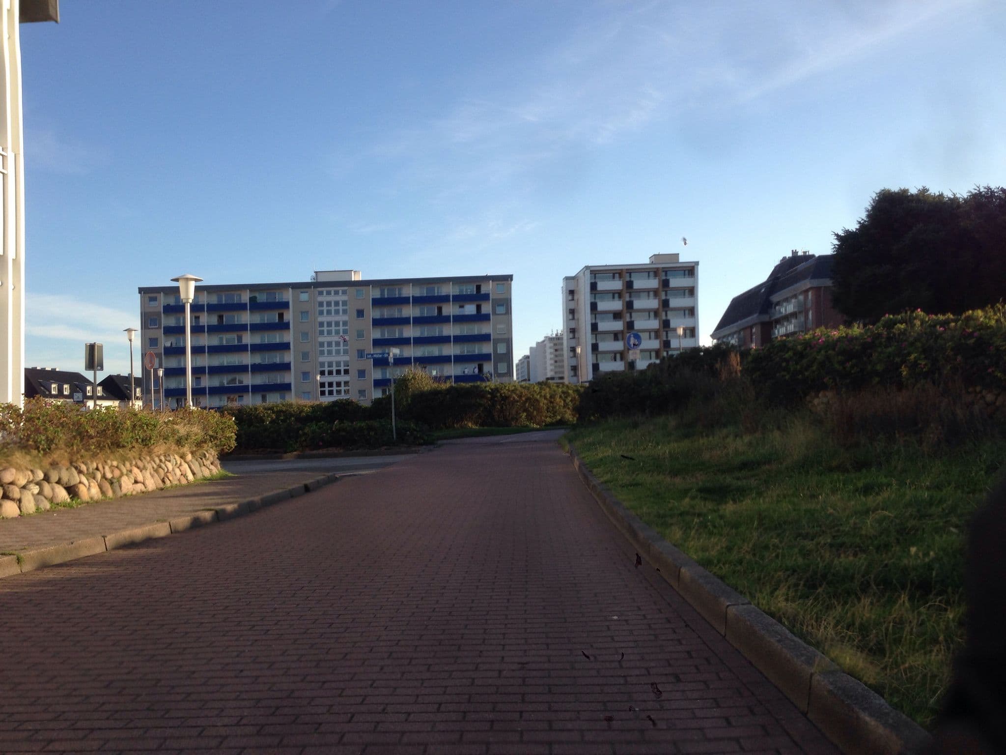 Street view near Garni Haus Braunschweig, Westerland — © mjay (CC BY-SA · Mapillary)