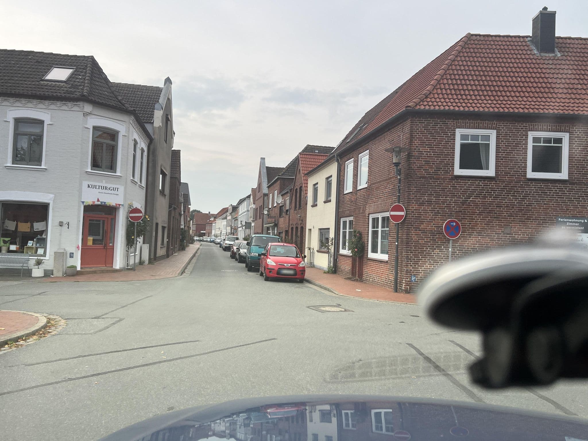 Street view near Gasthaus Hafenblick, Tönning — © robffm (CC BY-SA · Mapillary)
