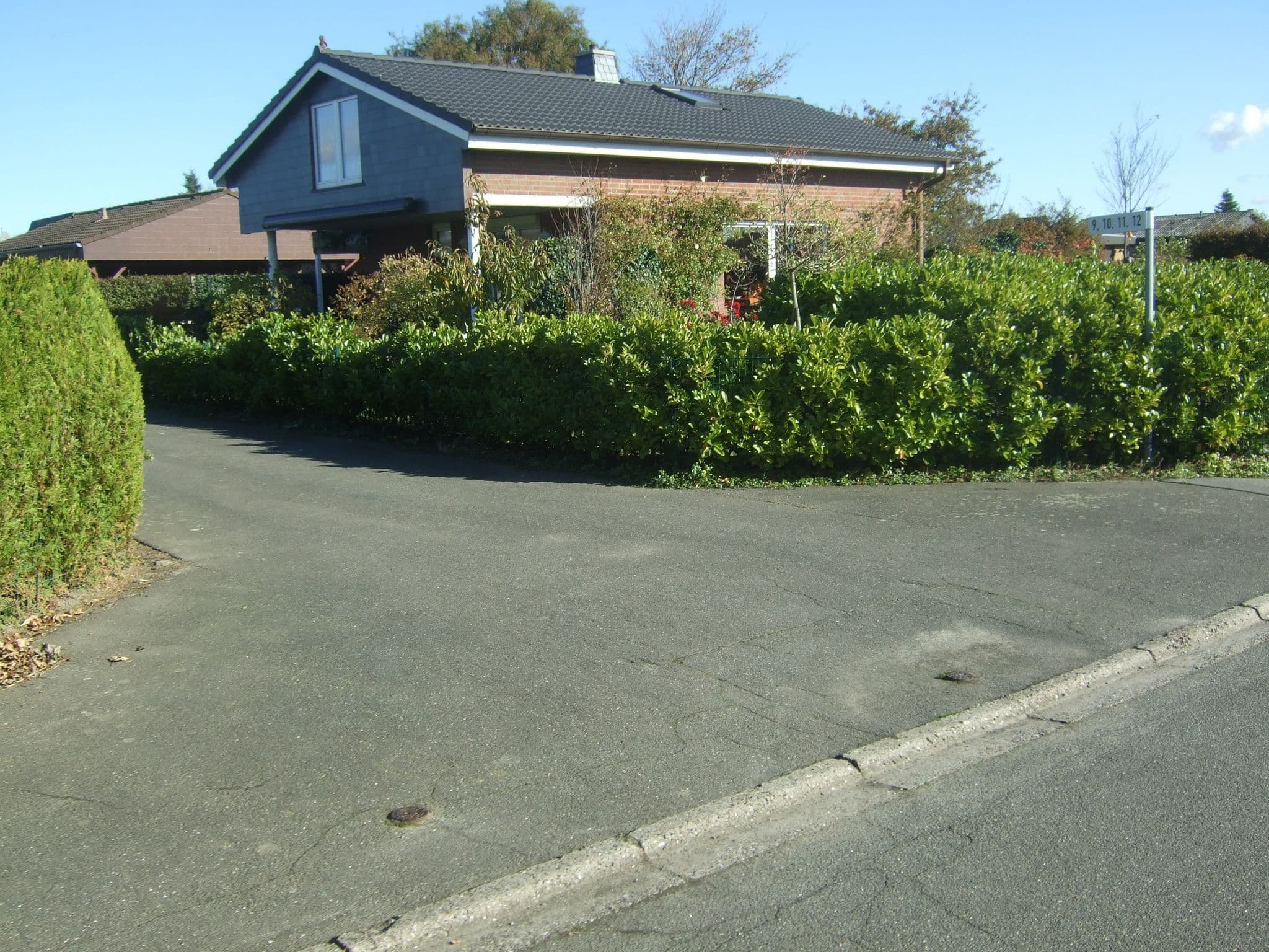 Street view near Büsumer blaue Krabbe, Büsum — © malenki (CC BY-SA · Mapillary)