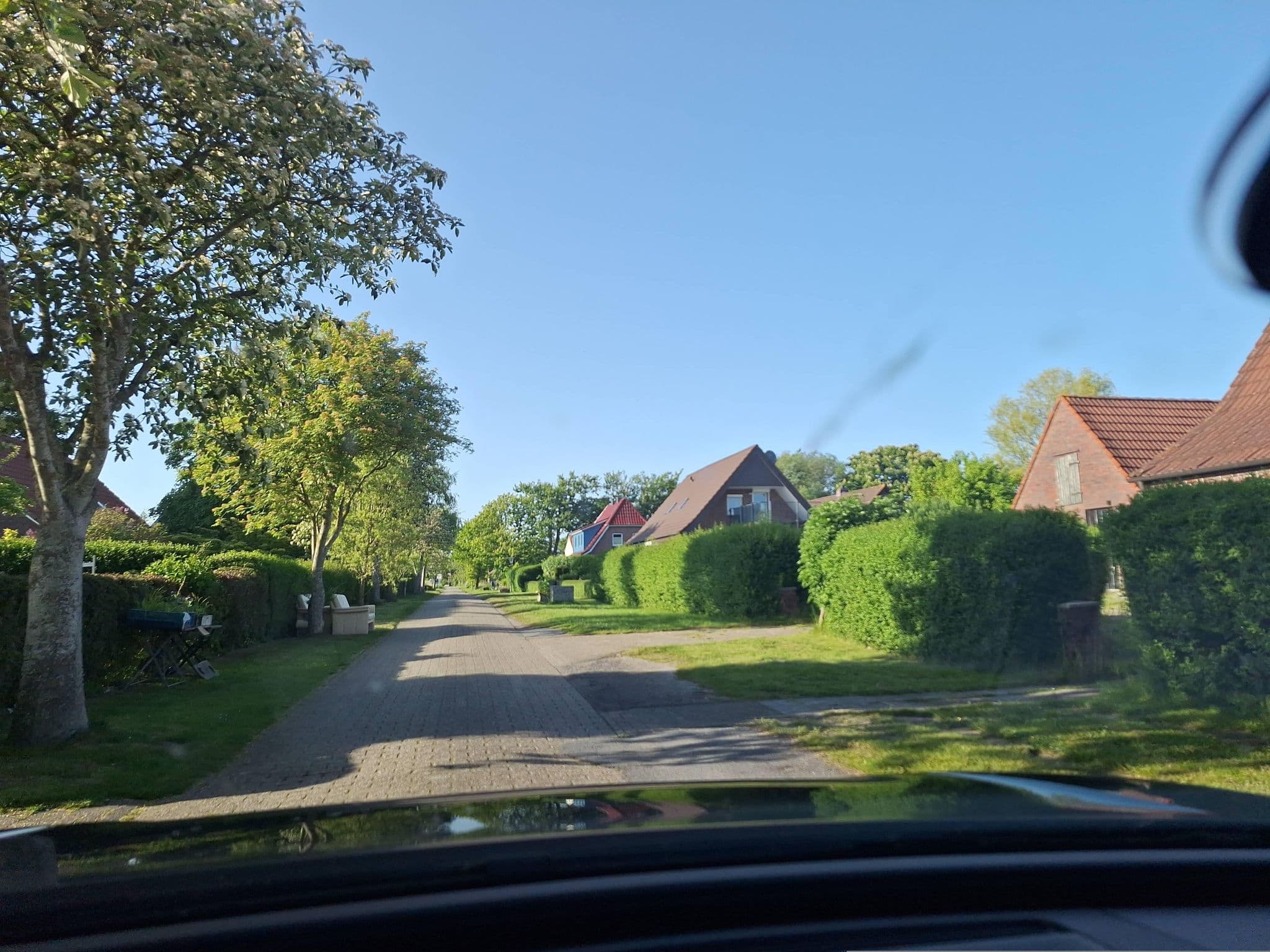Street view near Pension Lösche, Schillig — © Viator_Invisibilis (CC BY-SA · Mapillary)