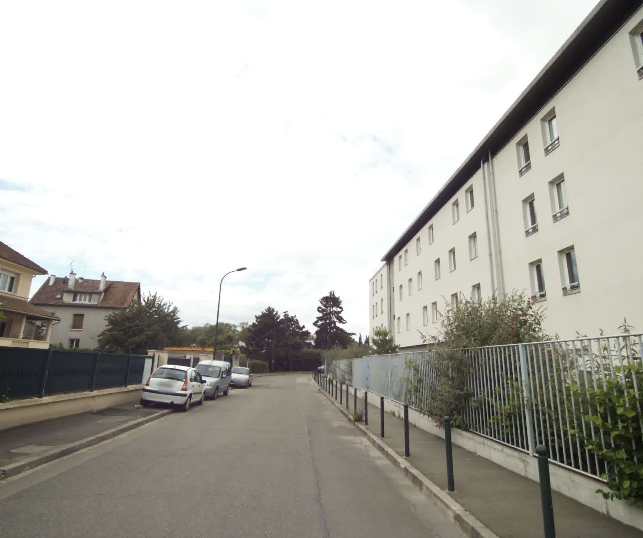 Street view near ibis Styles, Saint-Cyr-l'École — © sogefi (CC BY-SA · Mapillary)