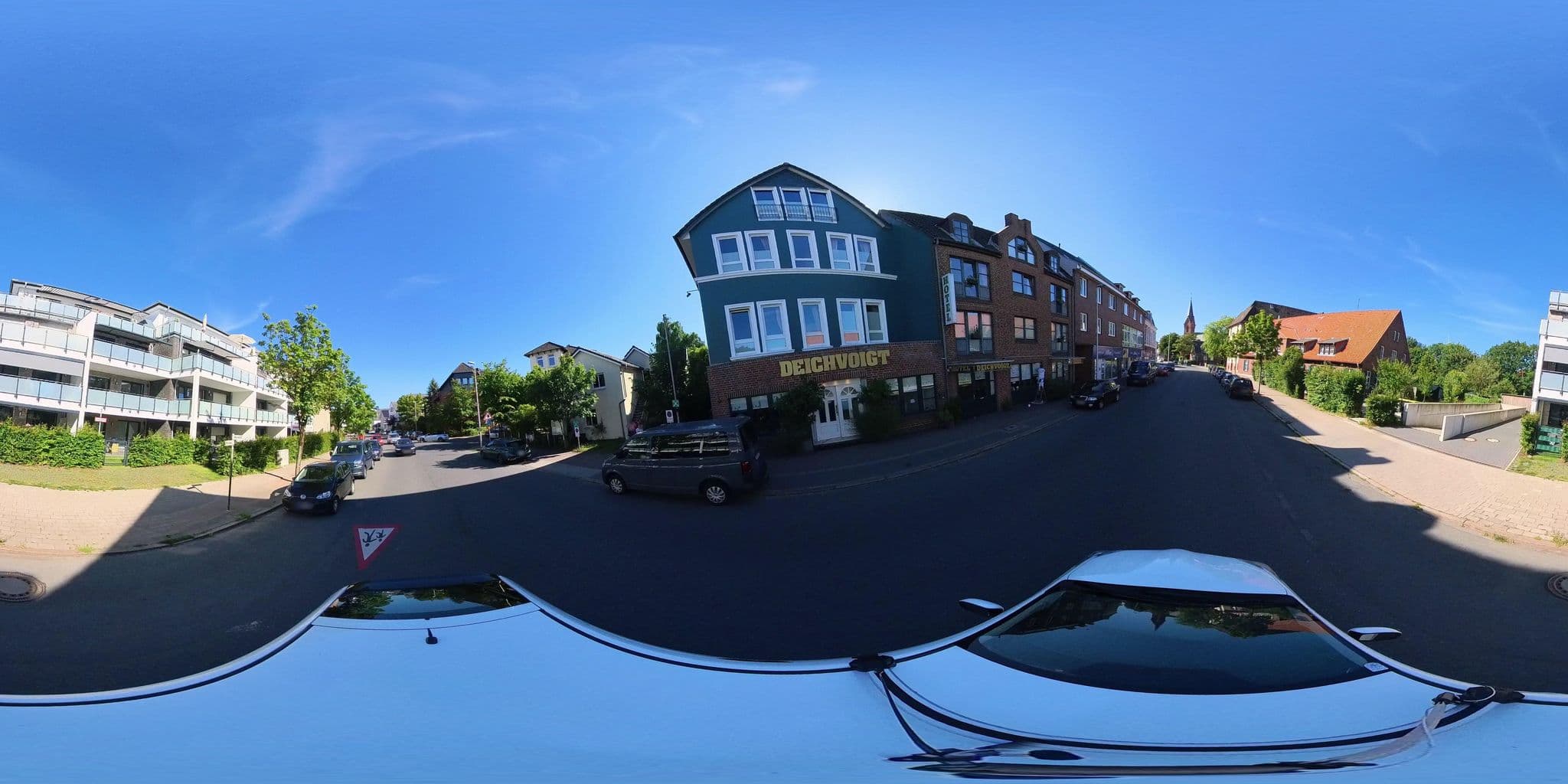 Street view near Hotel Deichvoigt Haupthaus, Cuxhaven — © osmplus_org (CC BY-SA · Mapillary)