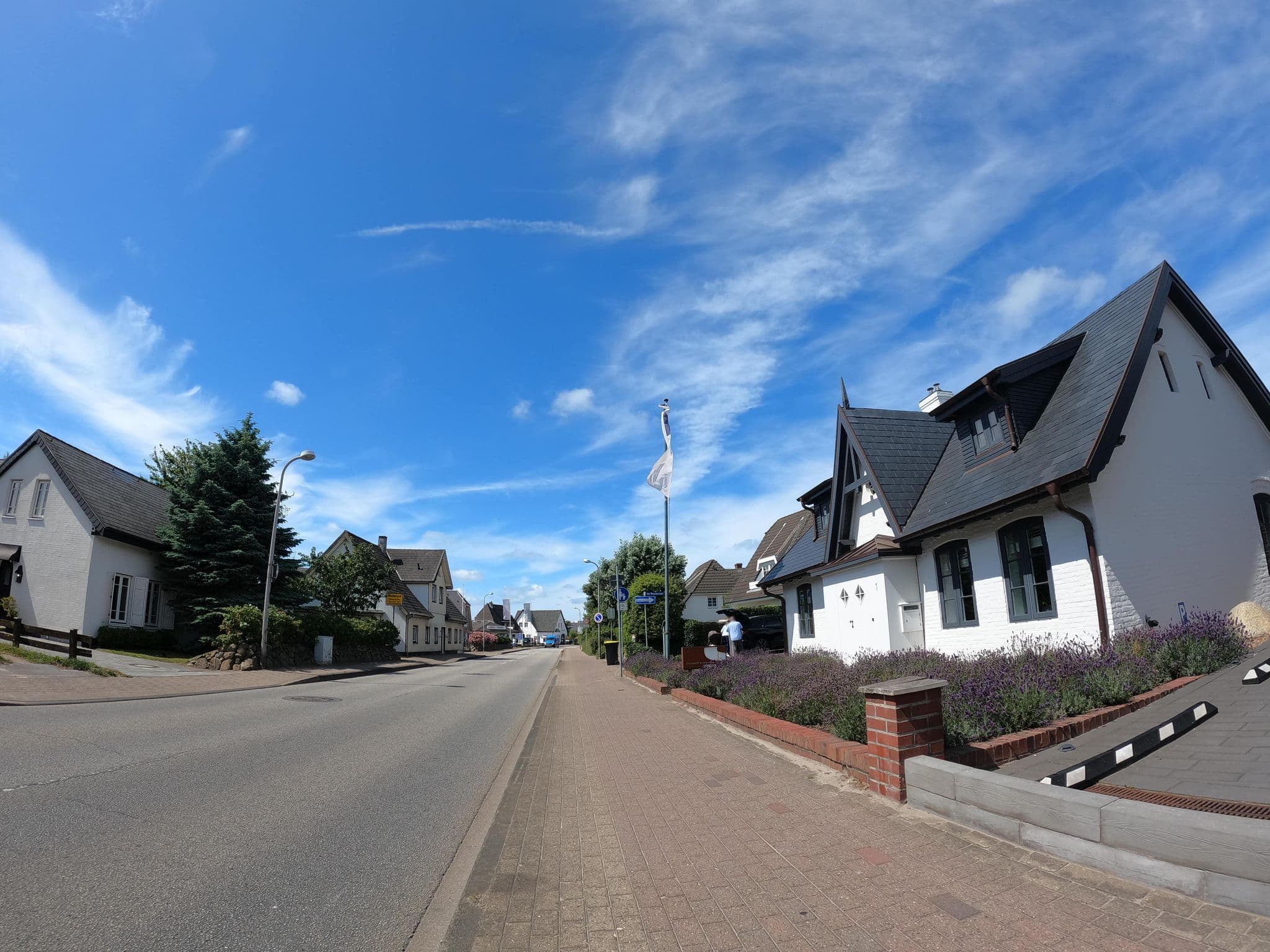 Street view near Sybille im alten Friesenhaus, Westerland — © strubbl (CC BY-SA · Mapillary)