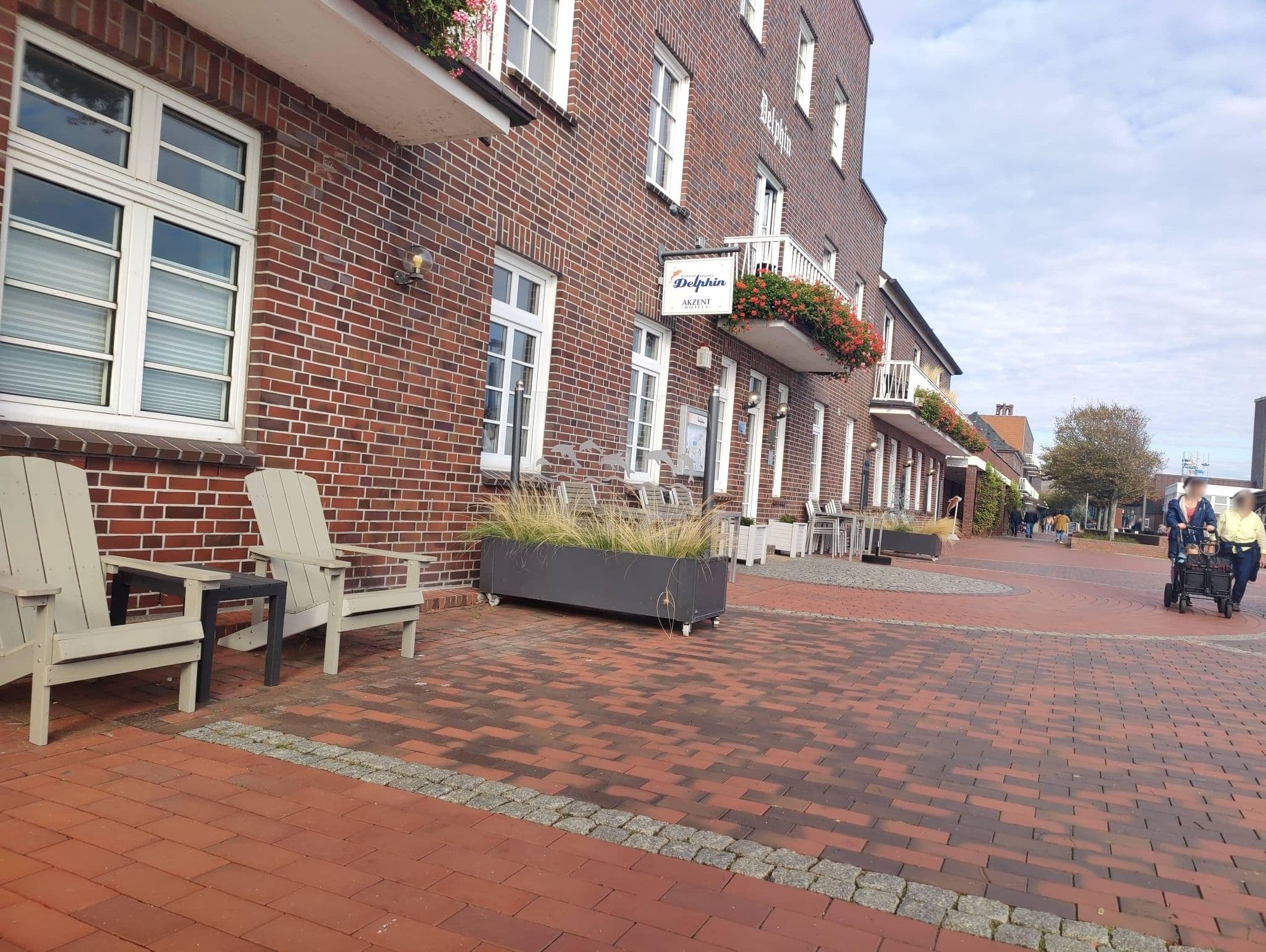 Street view near AKZENT Strandhotels Seestern & Delphin, Wilhelmshaven — © zox (CC BY-SA · Mapillary)