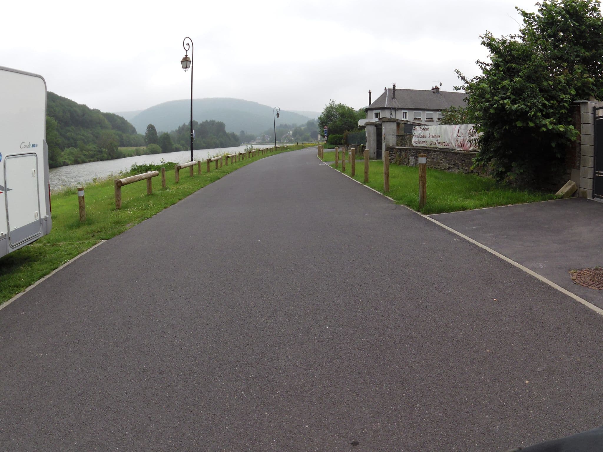 Street view near La Rose sur Meuse, Haybes — © marczoutendijk (CC BY-SA · Mapillary)