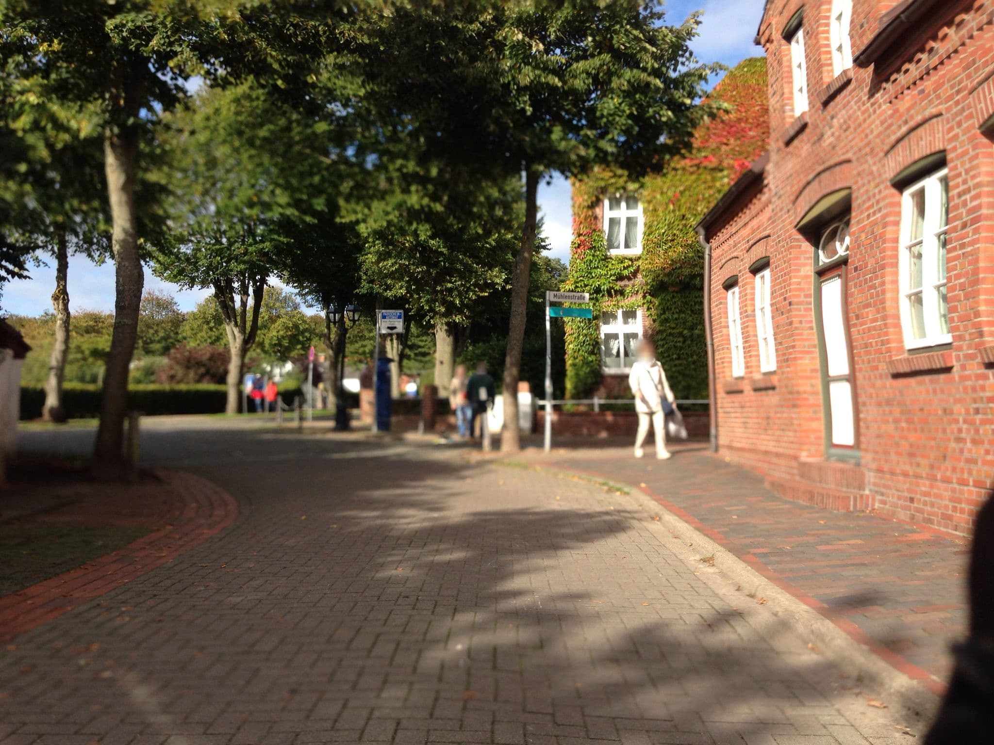 Street view near Haus Poggfred Whg 02 Arfsten, Wyk auf Föhr — © mjay (CC BY-SA · Mapillary)