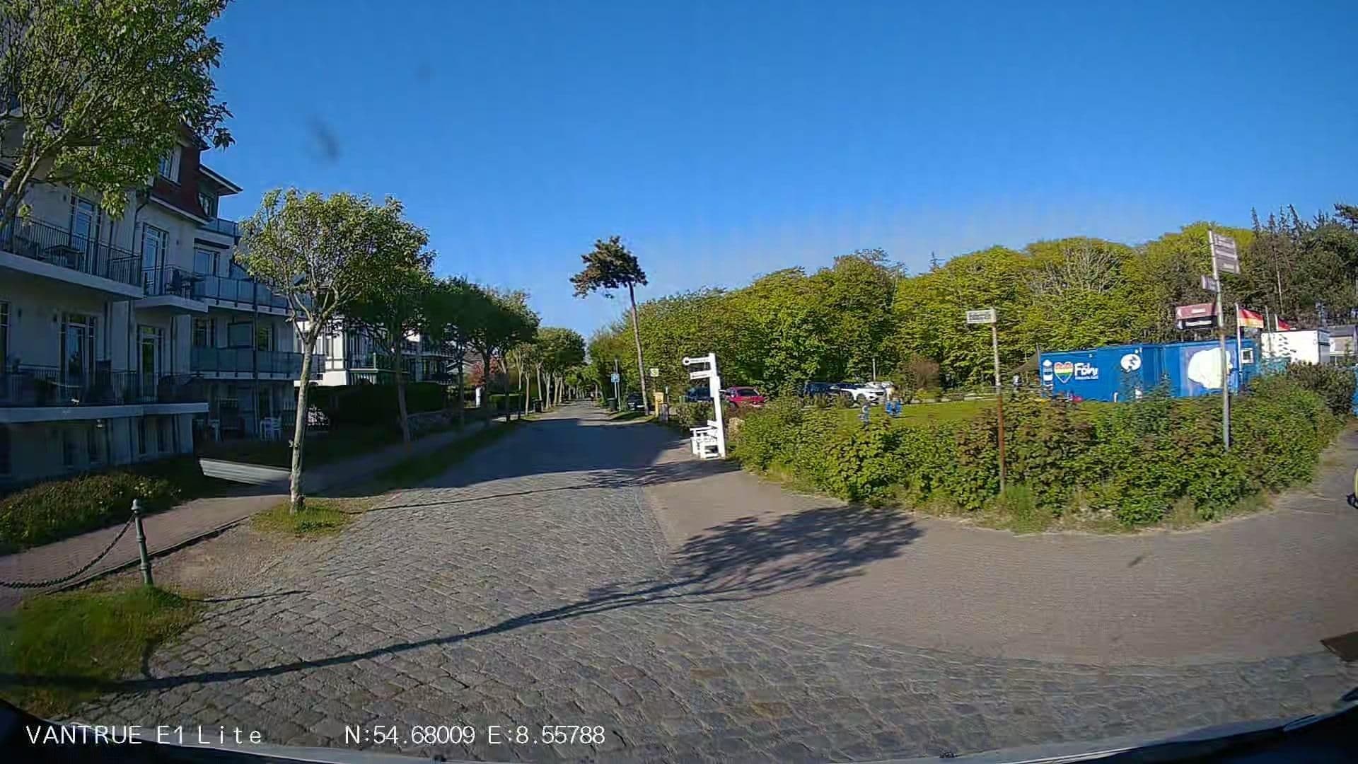 Street view near Apartments Wyk auf Föhr - Schloss am Meer, Wyk auf Föhr — © Hightower- (CC BY-SA · Mapillary)