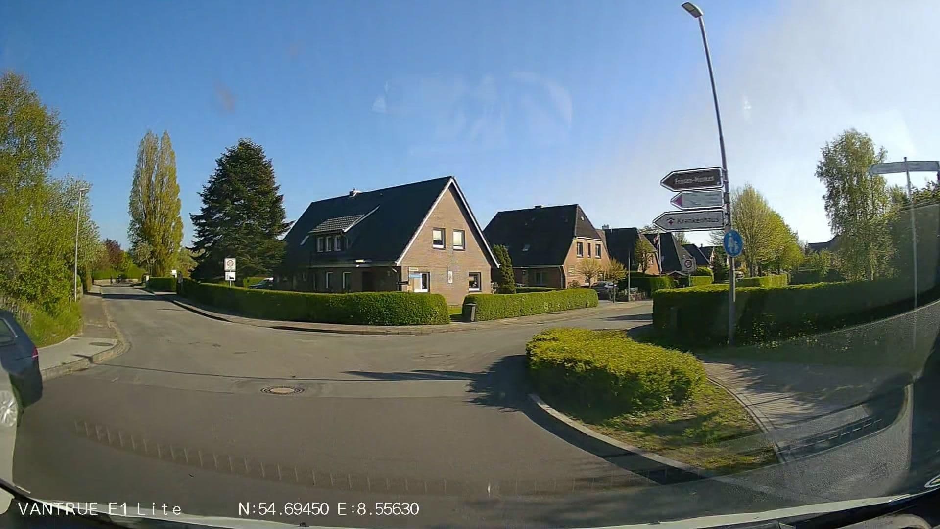 Street view near Ferienwohnung H & R Rathje, Wyk auf Föhr — © Hightower- (CC BY-SA · Mapillary)