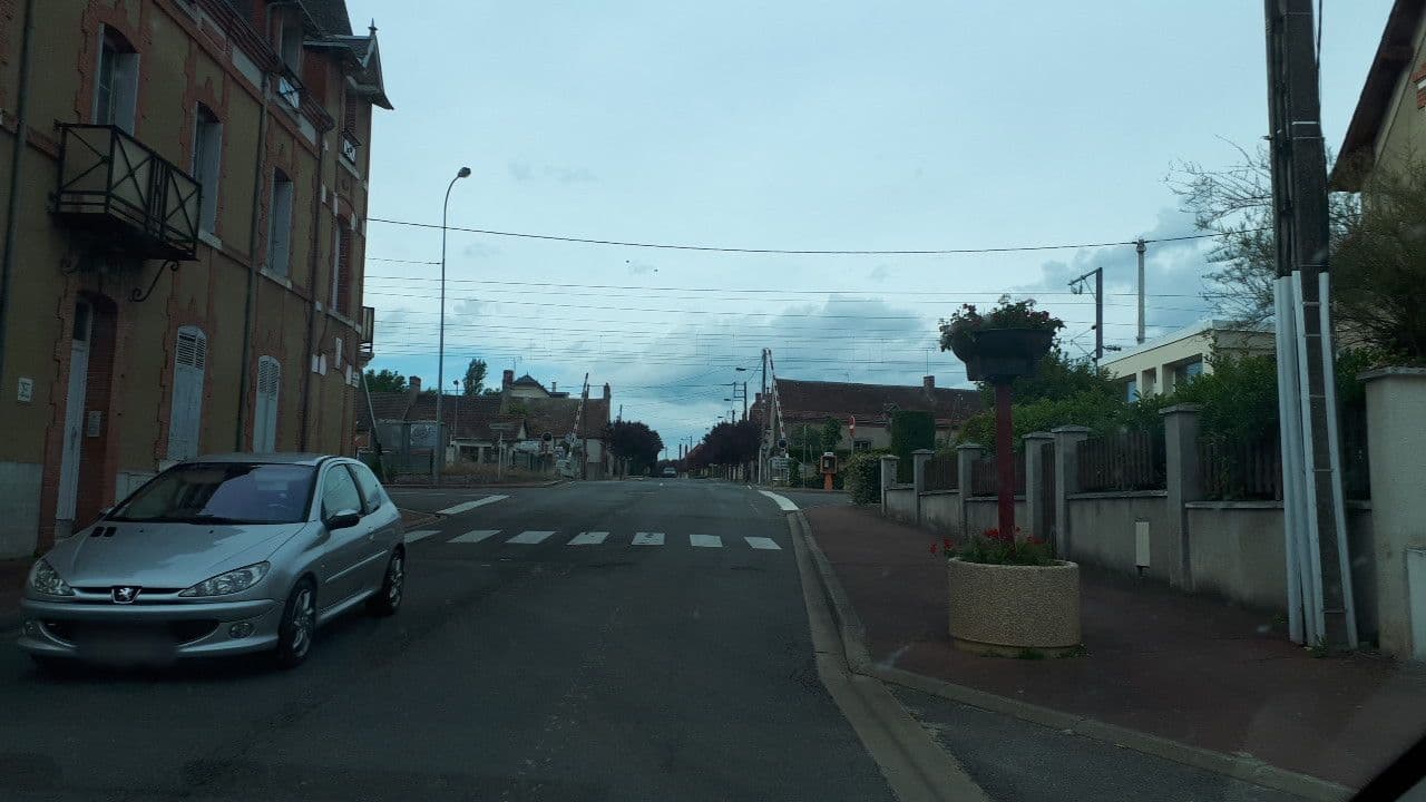 Street view near Résidence de l'hotel de Marseille, Villefranche-sur-Cher — © lluc (CC BY-SA · Mapillary)