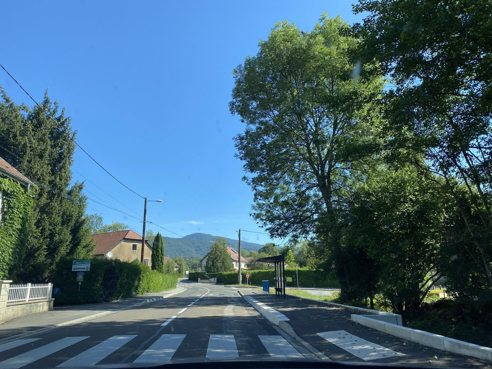 Street view near Chambres d'hôtes Les Blancs Volets, Plancher-Bas — © Wuschel (CC BY-SA · Mapillary)