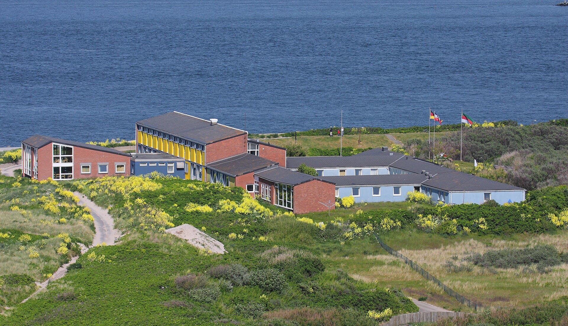 Jugendherberge Helgoland (via Wikimedia Commons, CC BY-SA 2.5)