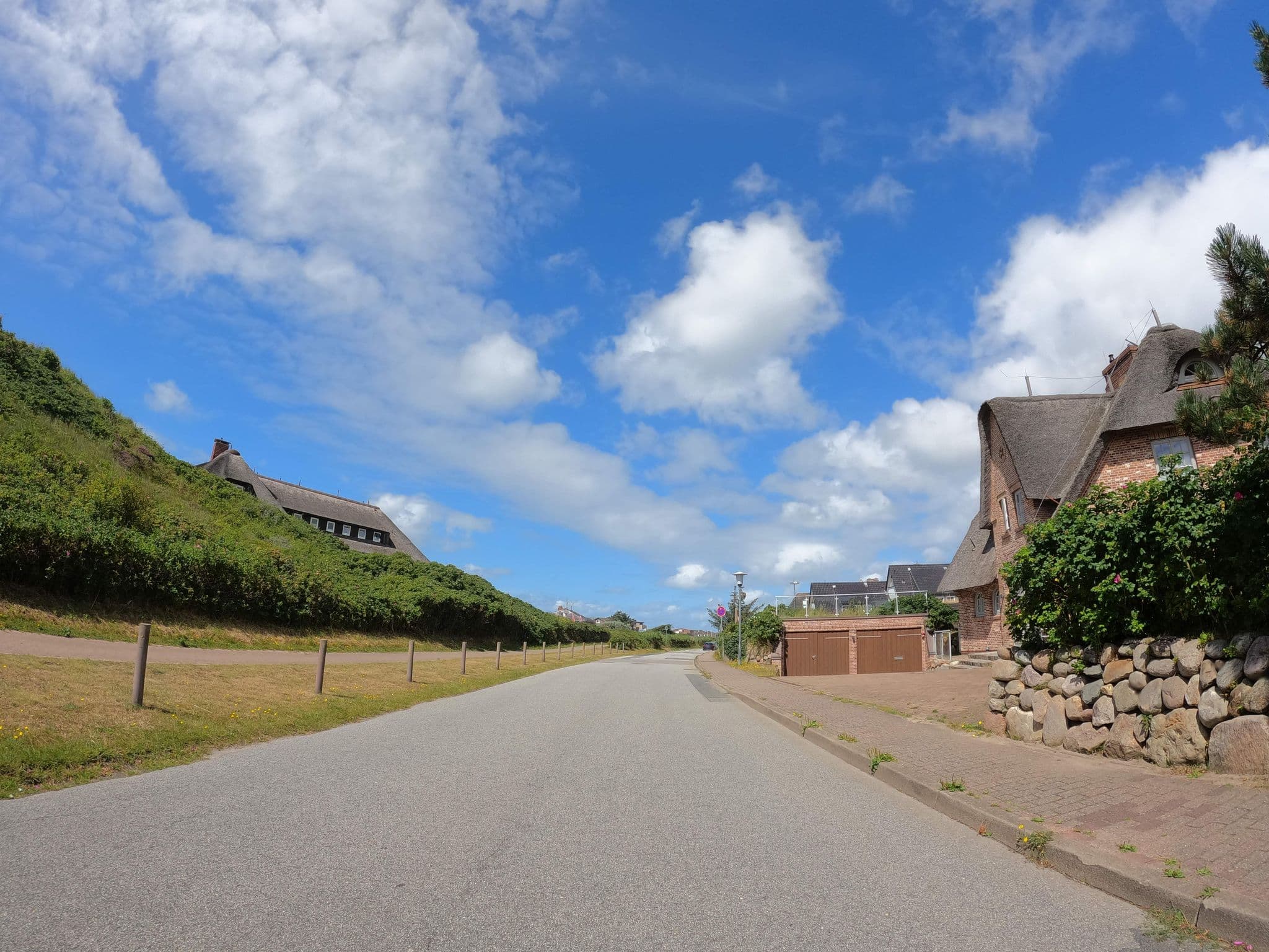 Street view near Haus Wattfrees, Tinnum — © strubbl (CC BY-SA · Mapillary)