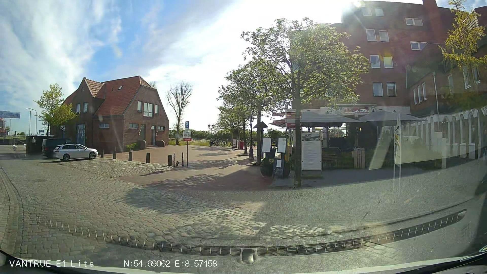 Street view near Strand Hotel, Wyk auf Föhr — © Hightower- (CC BY-SA · Mapillary)