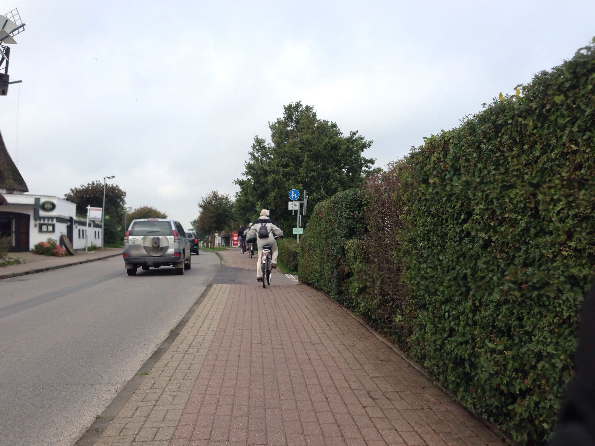 Street view near Mühlenhaus Wrixum, Wyk auf Föhr — © mjay (CC BY-SA · Mapillary)