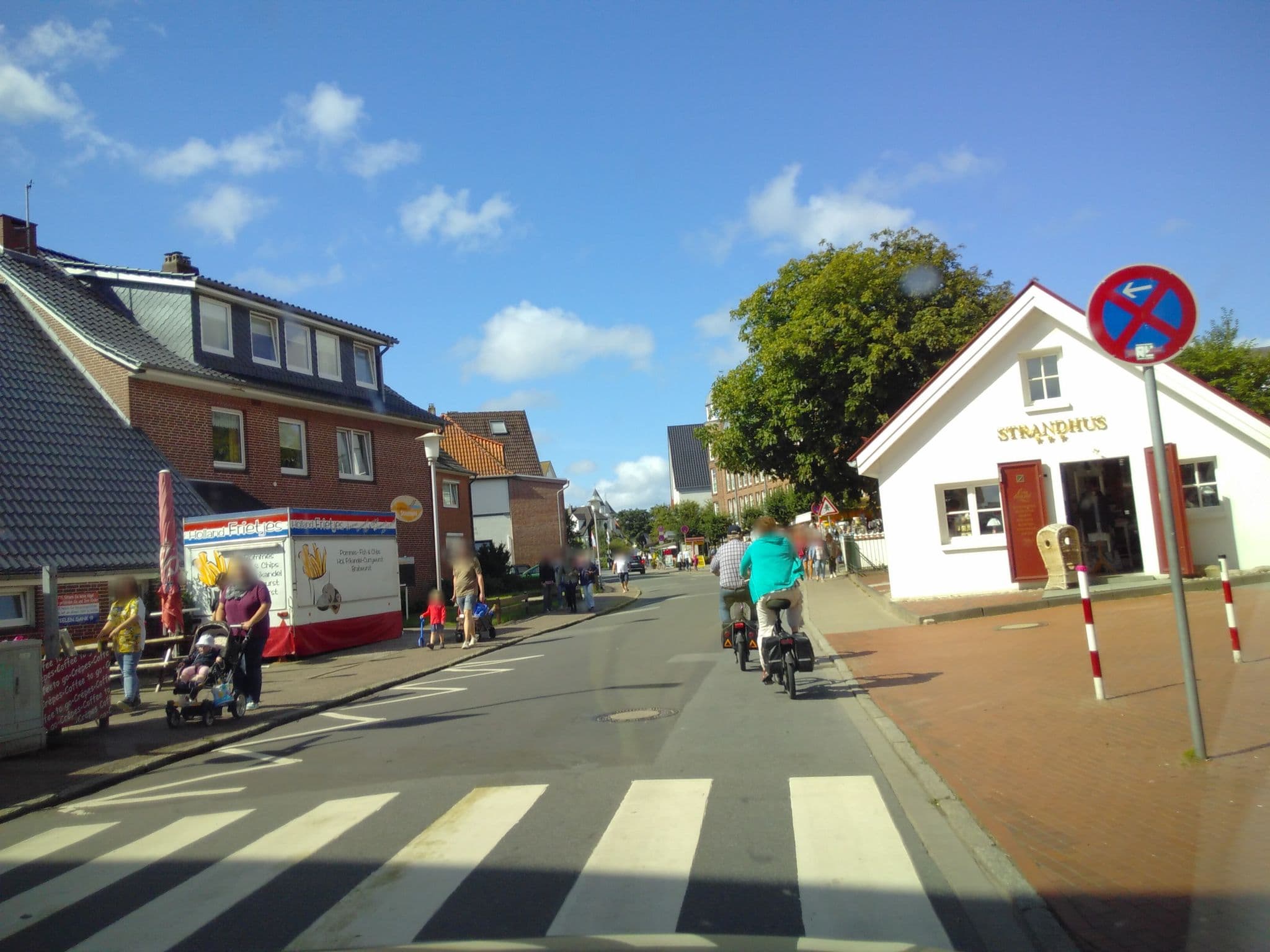 Street view near Haus Strandvogt, Cuxhaven — © zuse (CC BY-SA · Mapillary)