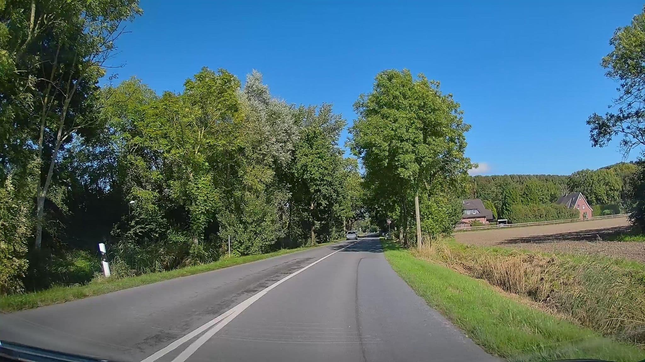 Street view near Cuxland Ferienpark Wremen, Wremen — © hendel (CC BY-SA · Mapillary)