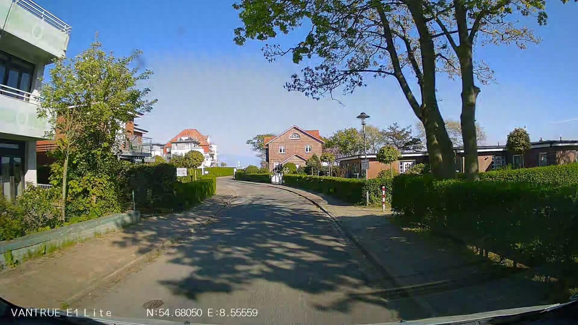 Street view near Hotel garni Haus Jensen, Wyk auf Föhr — © Hightower- (CC BY-SA · Mapillary)