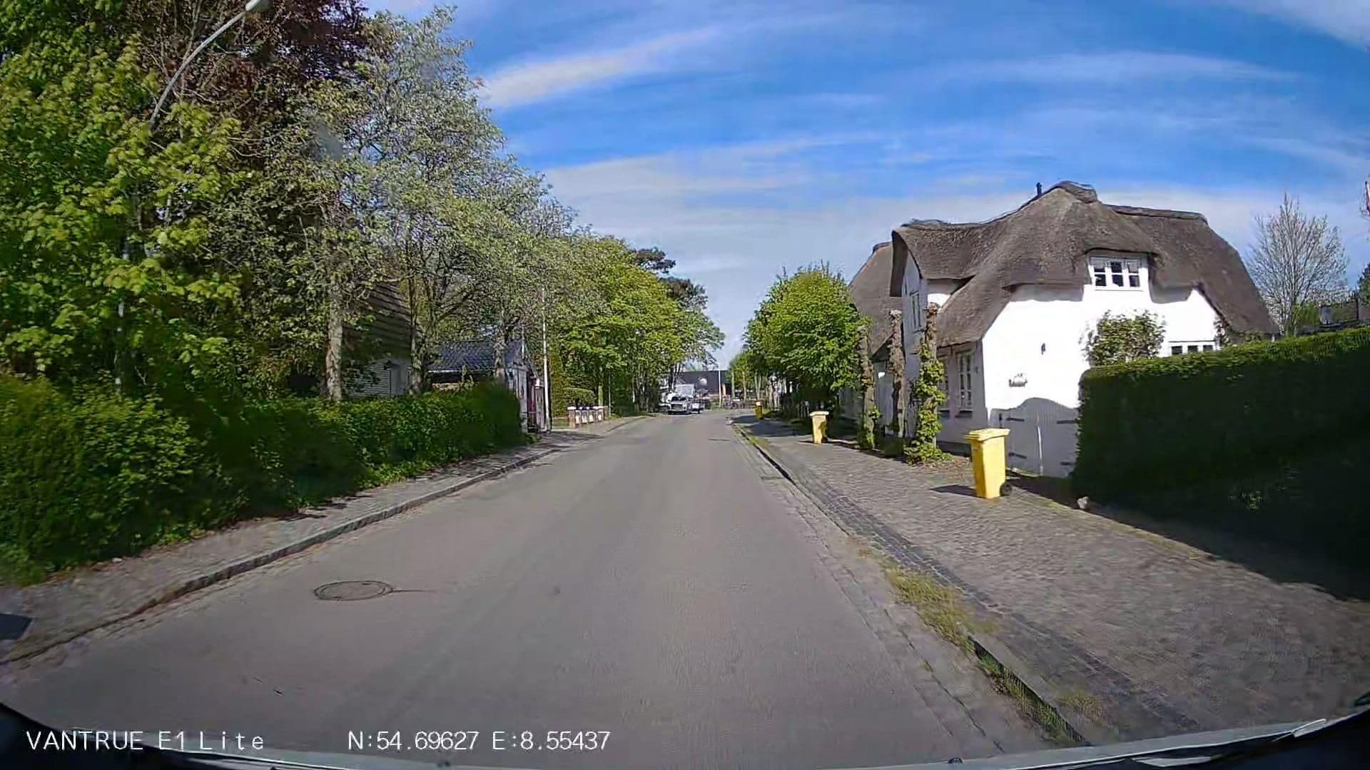 Street view near Wietje Hüs, Wyk auf Föhr — © Hightower- (CC BY-SA · Mapillary)