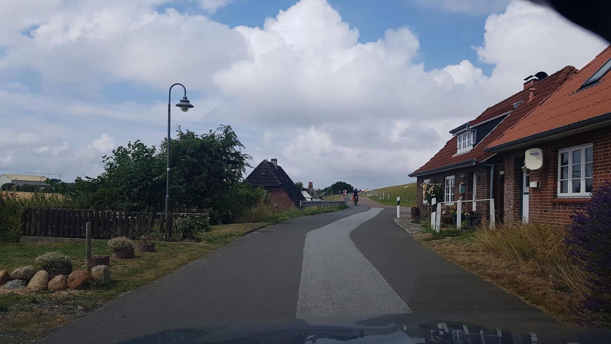 Street view near Unser Haus Am Deich, Schobüll — © dsmm (CC BY-SA · Mapillary)