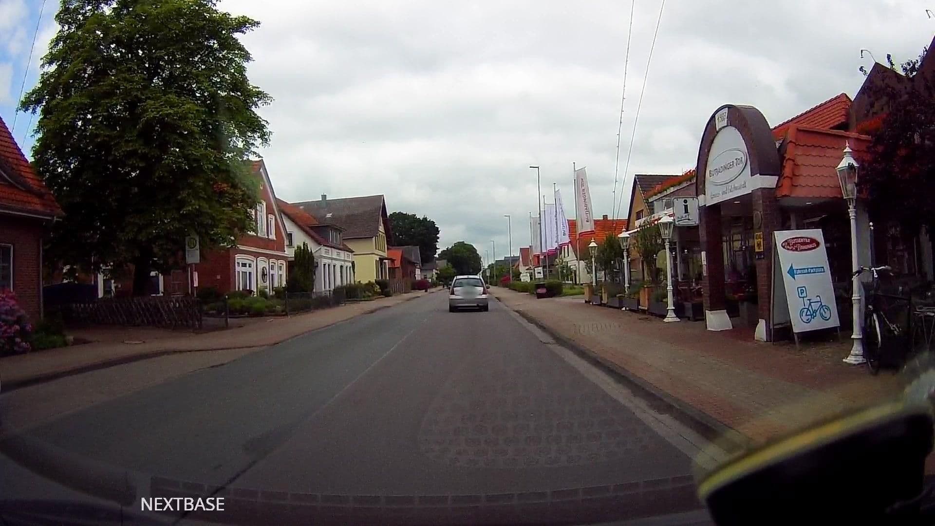 Street view near Komforthotel Nordenham, Nordenham — © derlipper (CC BY-SA · Mapillary)