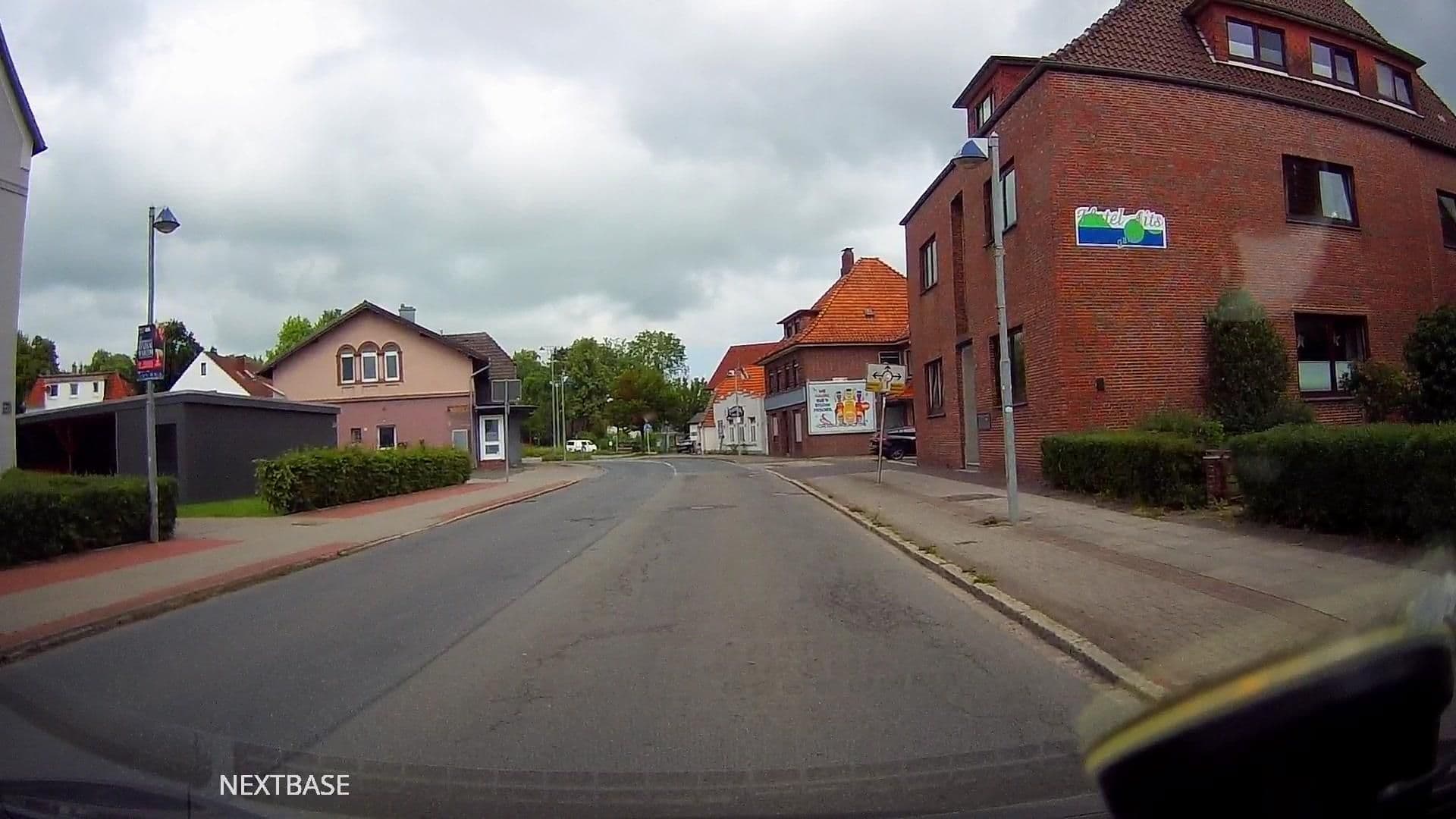 Street view near Hotel Aits Garni, Nordenham — © derlipper (CC BY-SA · Mapillary)