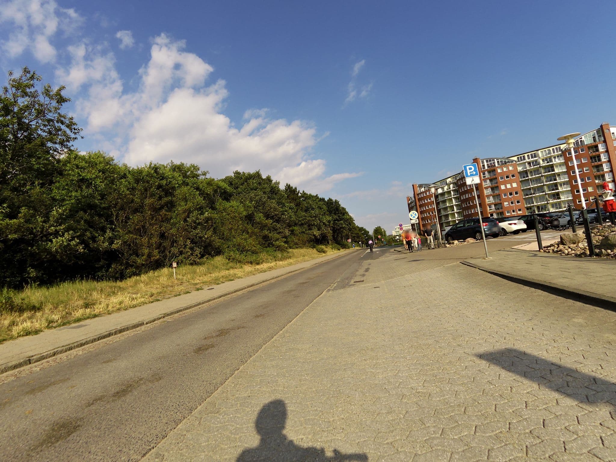 Street view near Cuxhaven-Sahlenburg, Strandhochhaus Wohnung J11, Cuxhaven — © bitnapper (CC BY-SA · Mapillary)
