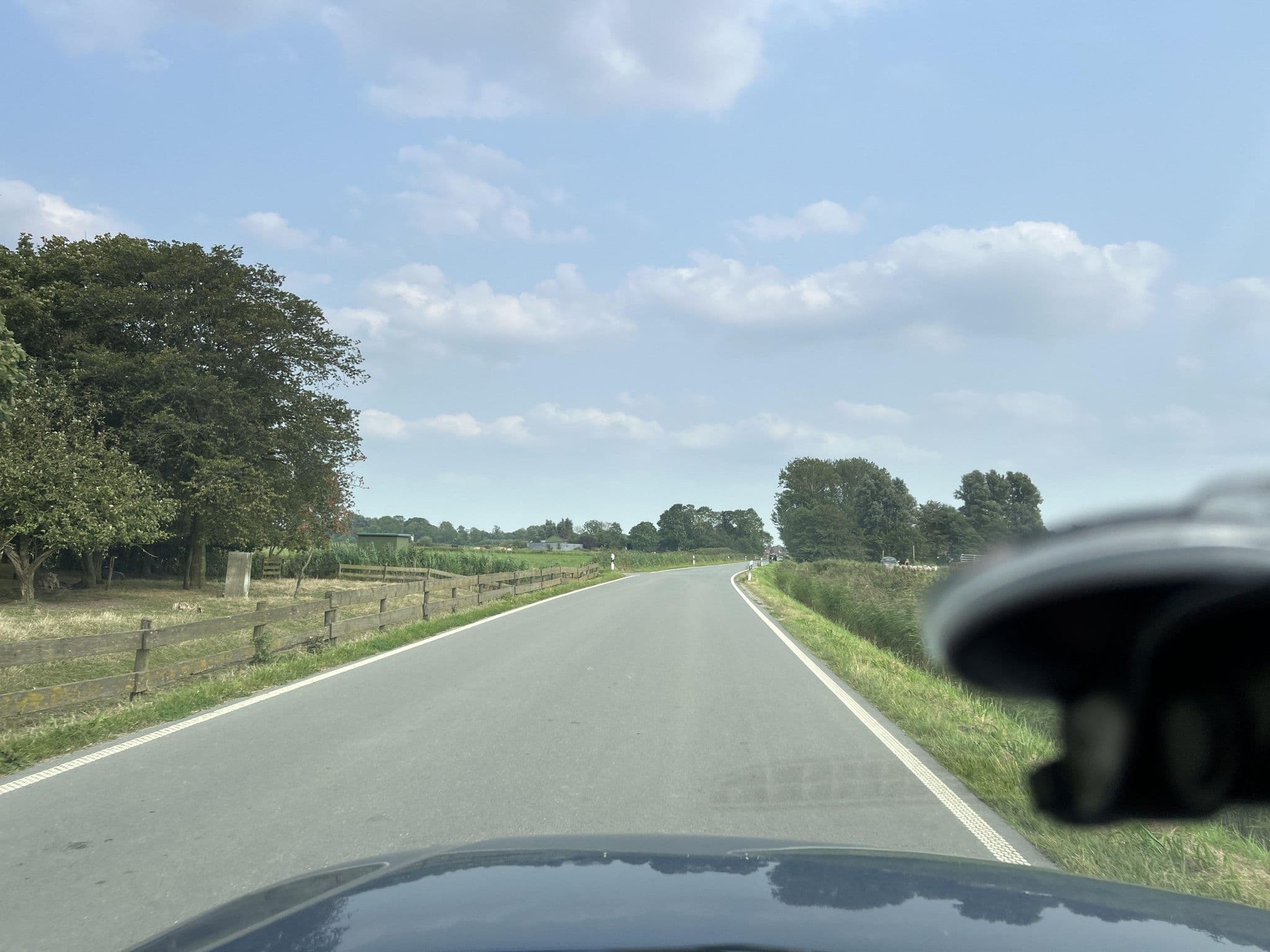 Street view near Ferienbauernhof Klützke, Tönning — © robffm (CC BY-SA · Mapillary)