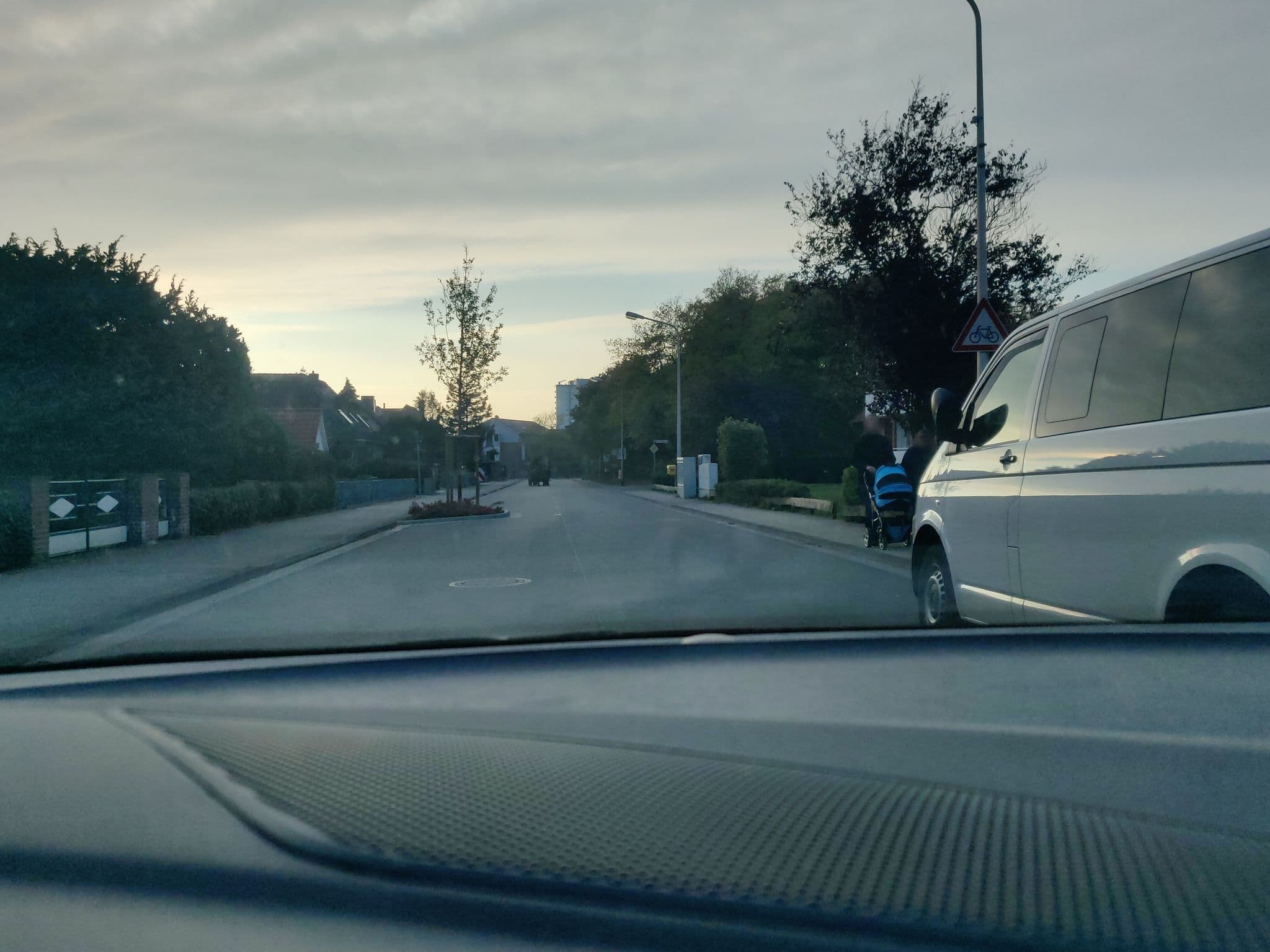Street view near Haus Heidehof, Cuxhaven — © mighty_eighty (CC BY-SA · Mapillary)