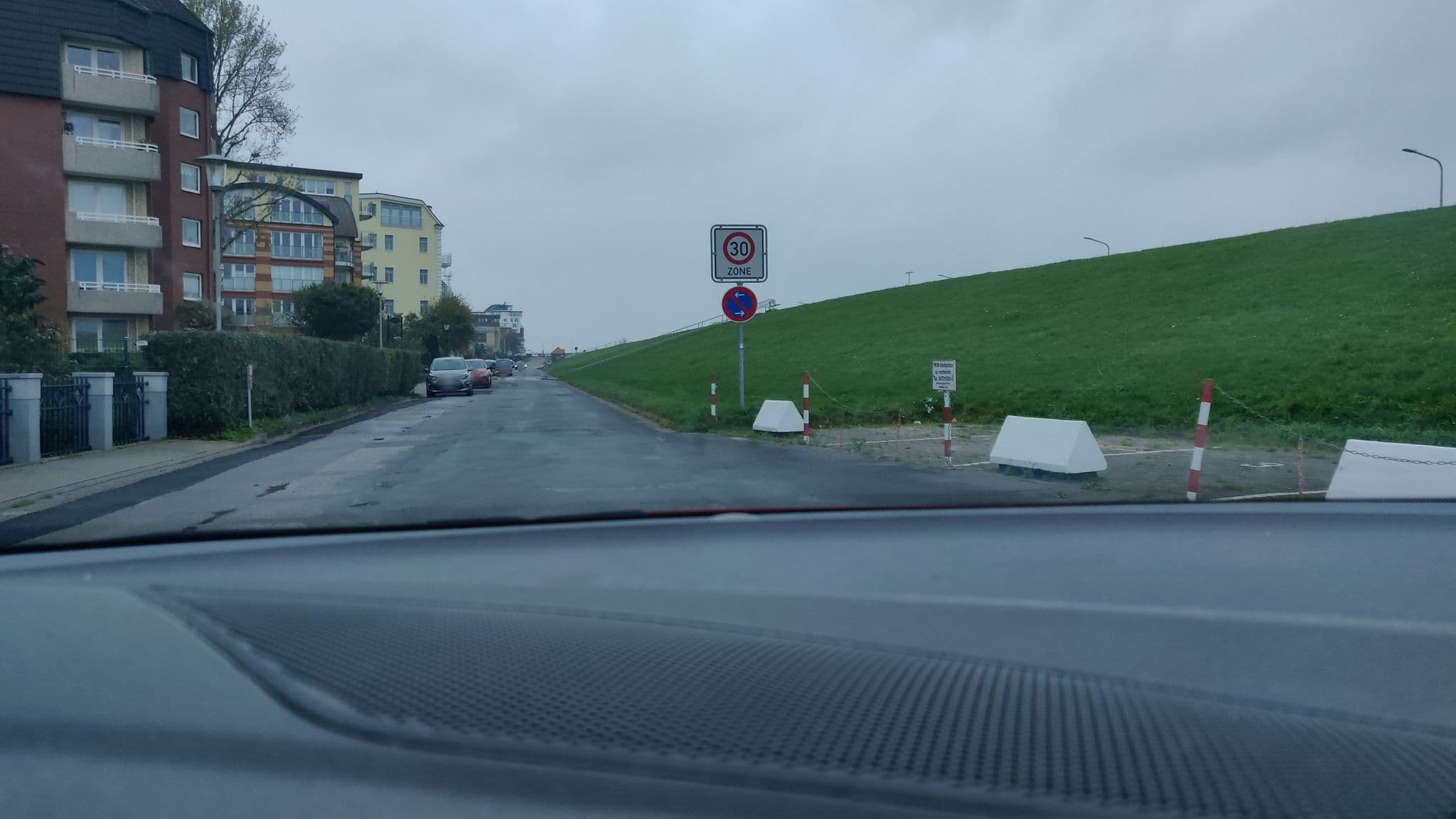 Street view near Villa Cux, Cuxhaven — © mighty_eighty (CC BY-SA · Mapillary)