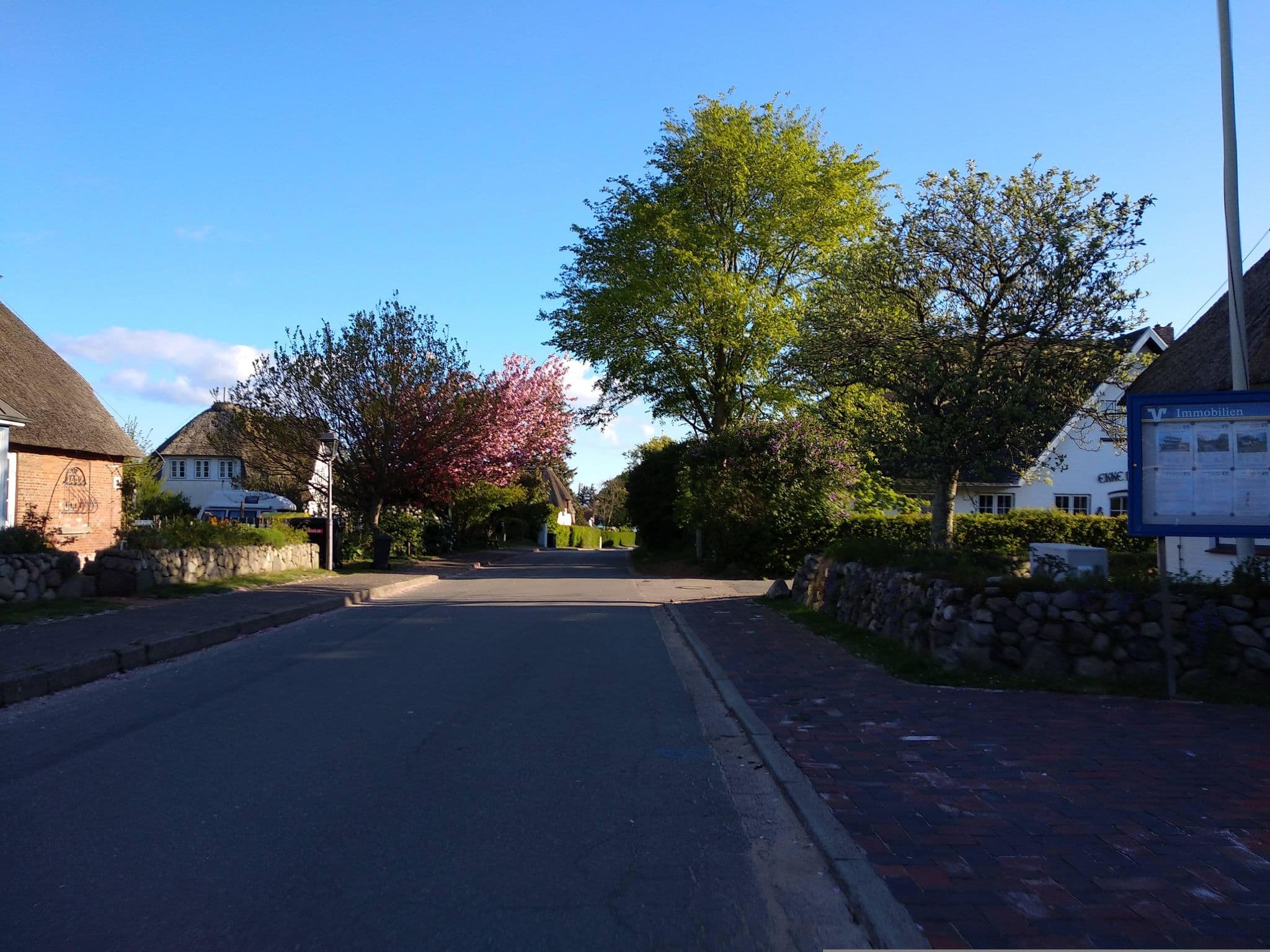 Street view near Ferienhaus Klarinette, Wyk auf Föhr — © steinm (CC BY-SA · Mapillary)