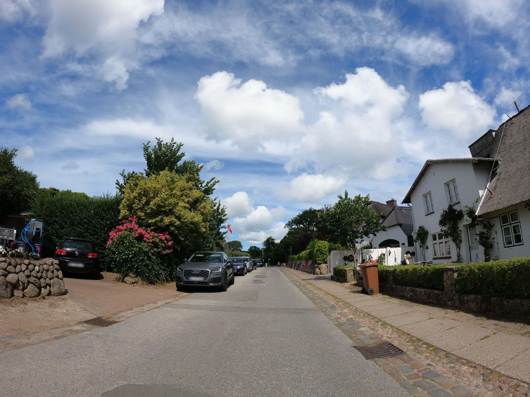 Street view near Ferienwohnungen Söderberg, Keitum — © strubbl (CC BY-SA · Mapillary)