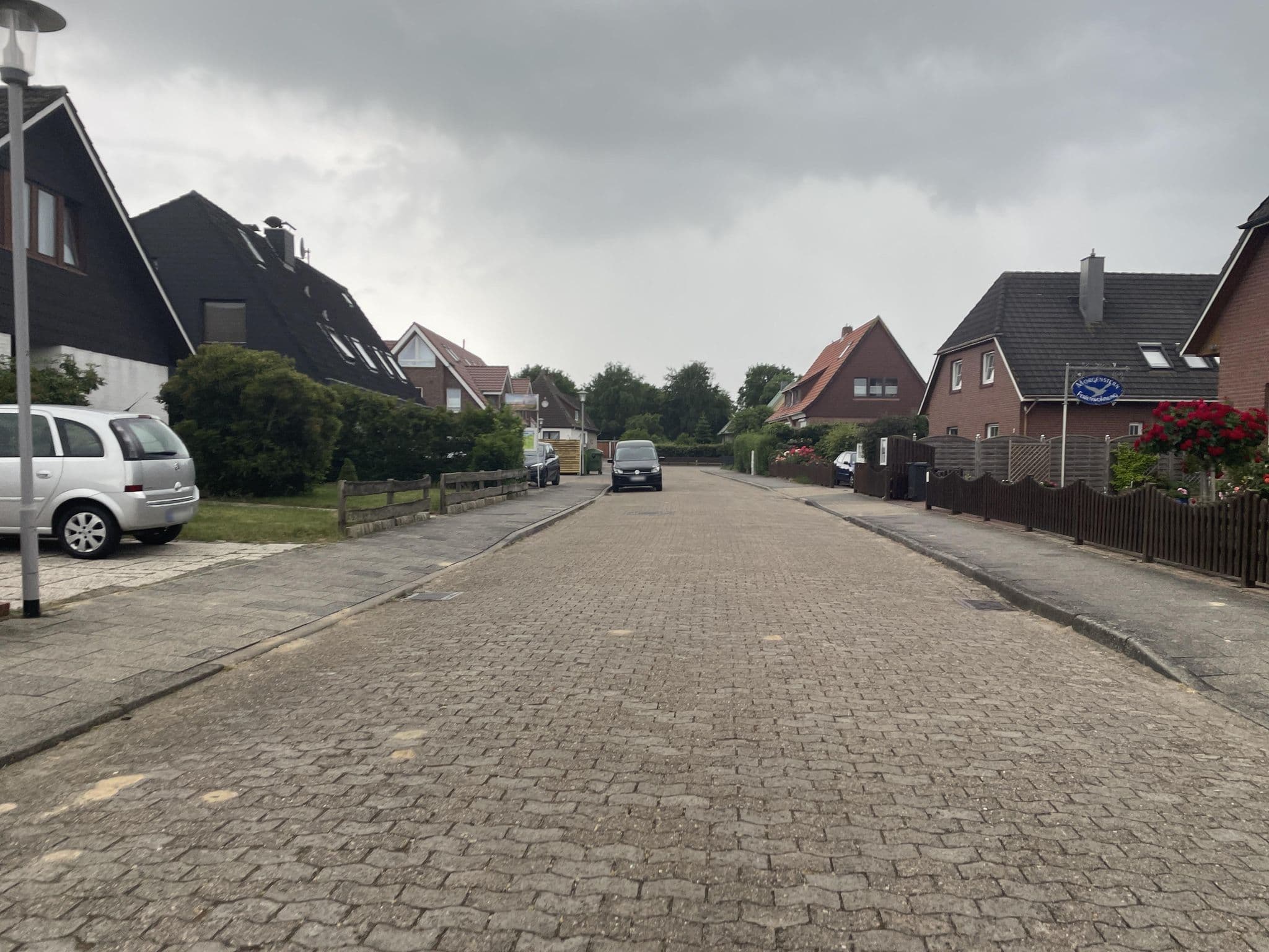 Street view near Pier 12 Ferienwohnungen, Cuxhaven — © buschjost (CC BY-SA · Mapillary)