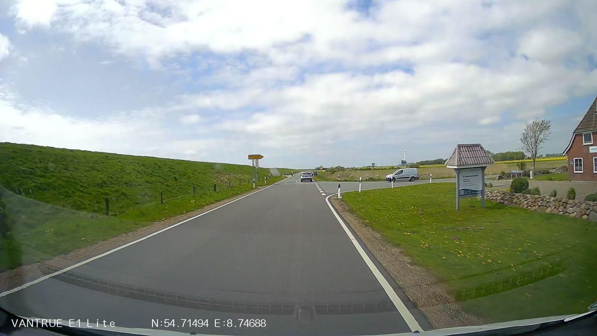 Street view near Deichhus Nordseeliebe, Risum-Lindholm — © Hightower- (CC BY-SA · Mapillary)