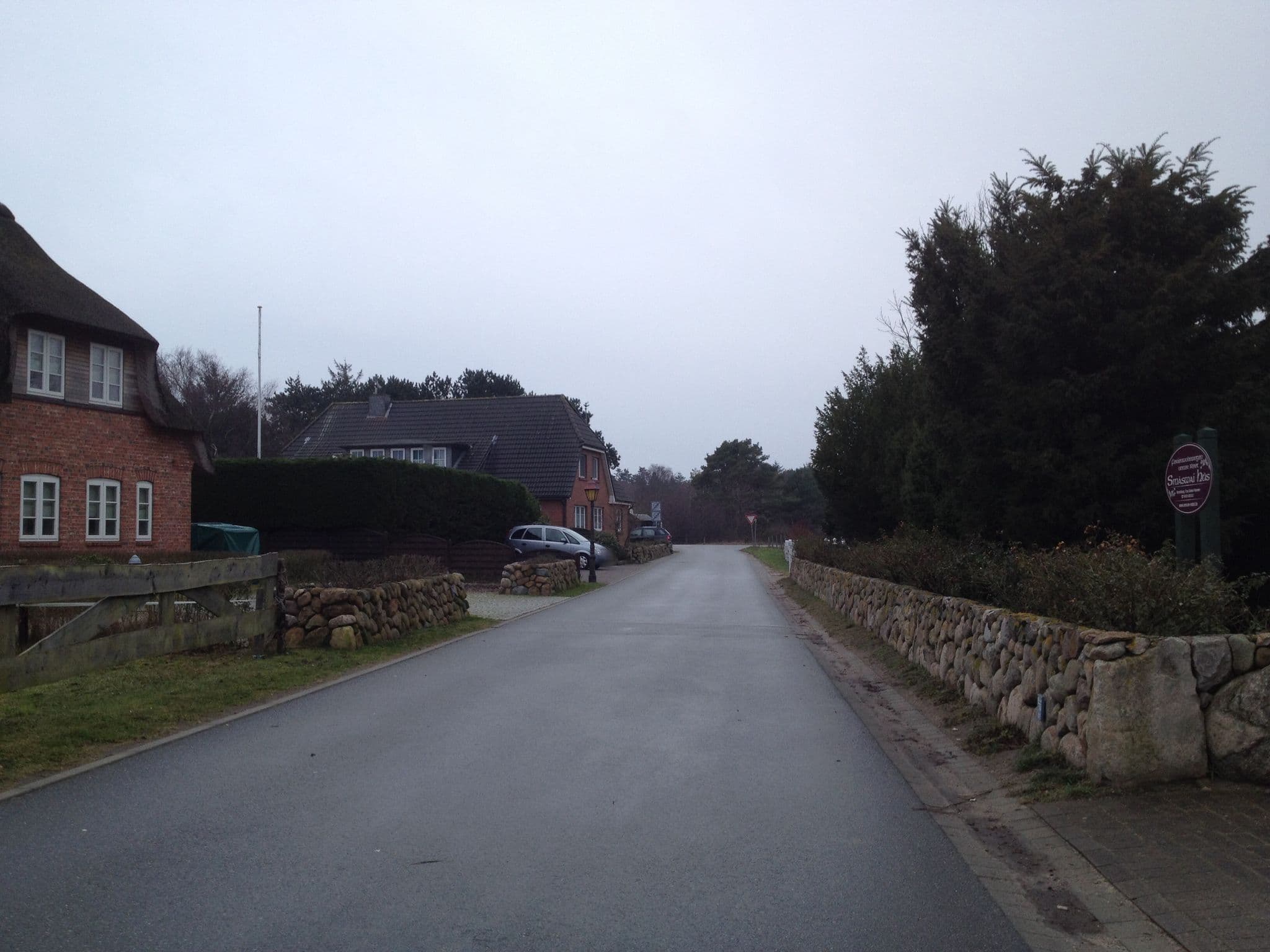 Street view near Fewo Krabbe, Wyk auf Föhr — © dmho (CC BY-SA · Mapillary)