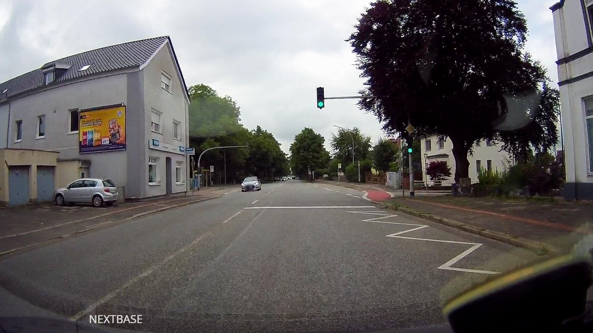 Street view near i2b idea2 business Bremerhaven GmbH, Loxstedt — © derlipper (CC BY-SA · Mapillary)