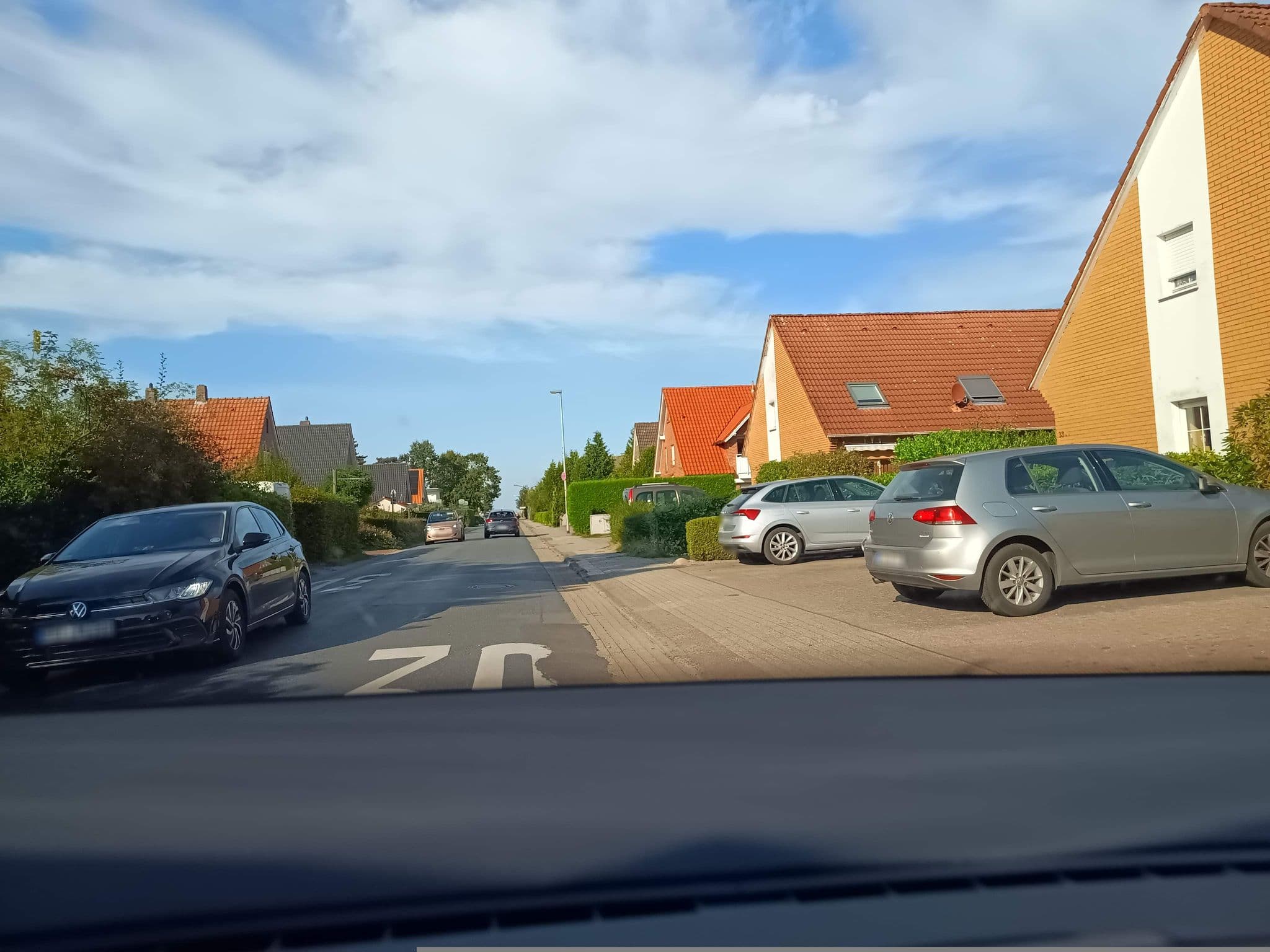 Street view near Helmut Janßen Pension Haus Friederike, Varel — © zuse (CC BY-SA · Mapillary)