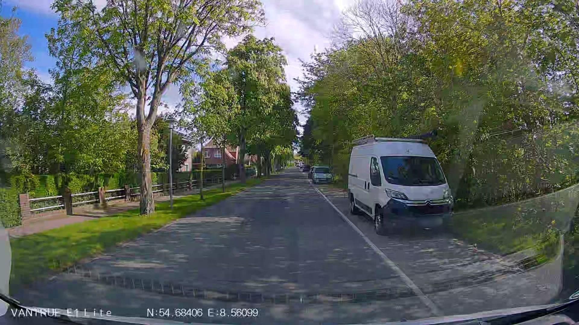 Street view near Ferien auf Föhr, Ferienwohnung von Familie Schulz, Wyk auf Föhr — © Hightower- (CC BY-SA · Mapillary)