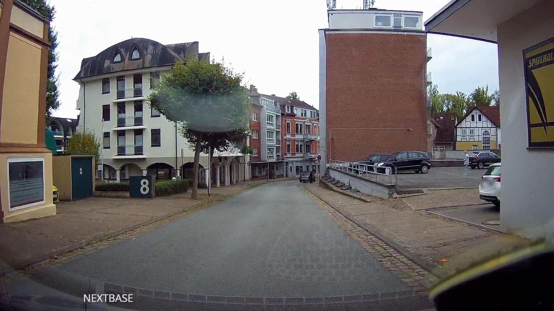 Street view near Pension Villa Mercedes, Bad Pyrmont — © derlipper (CC BY-SA · Mapillary)