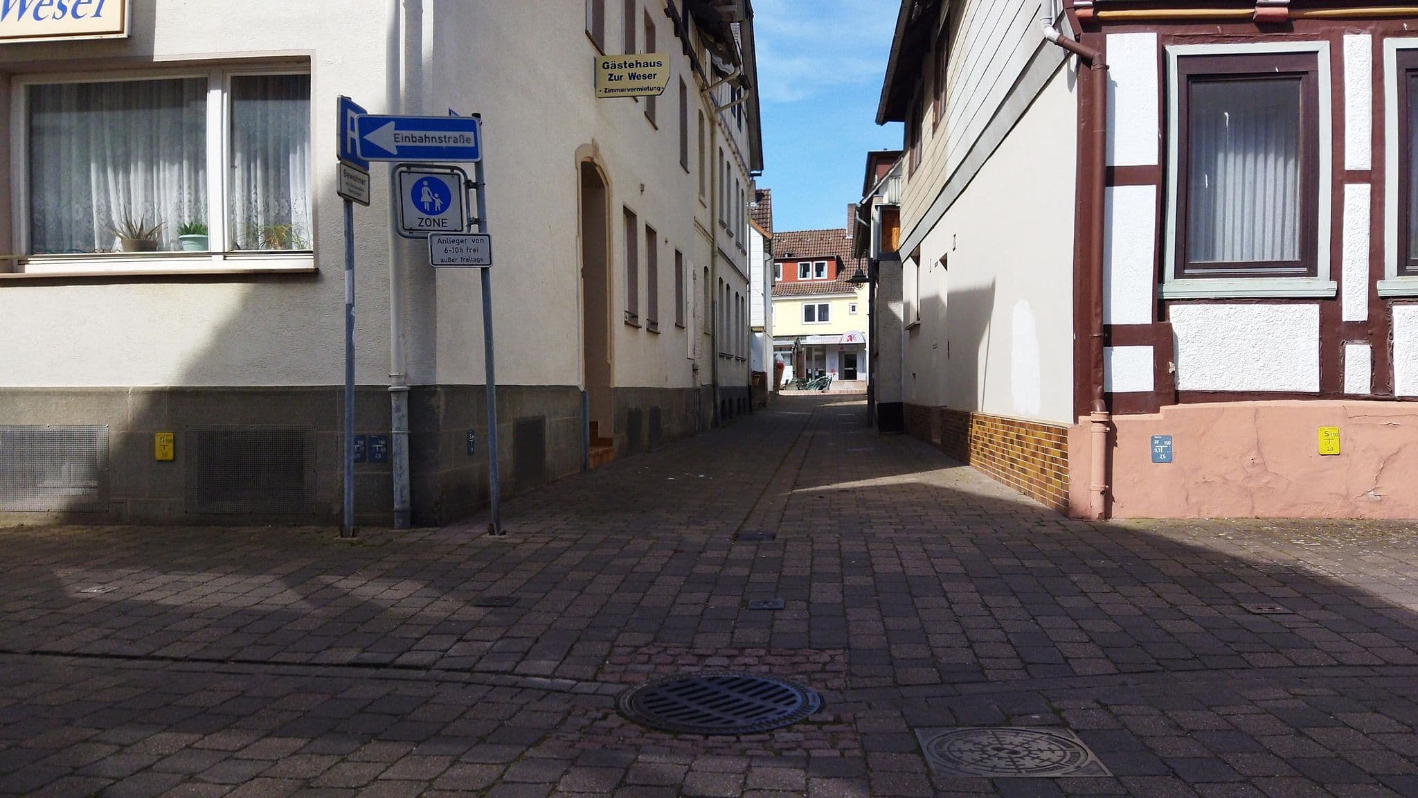 Street view near Gästehaus zur Weser, Bodenwerder — © changchun1 (CC BY-SA · Mapillary)