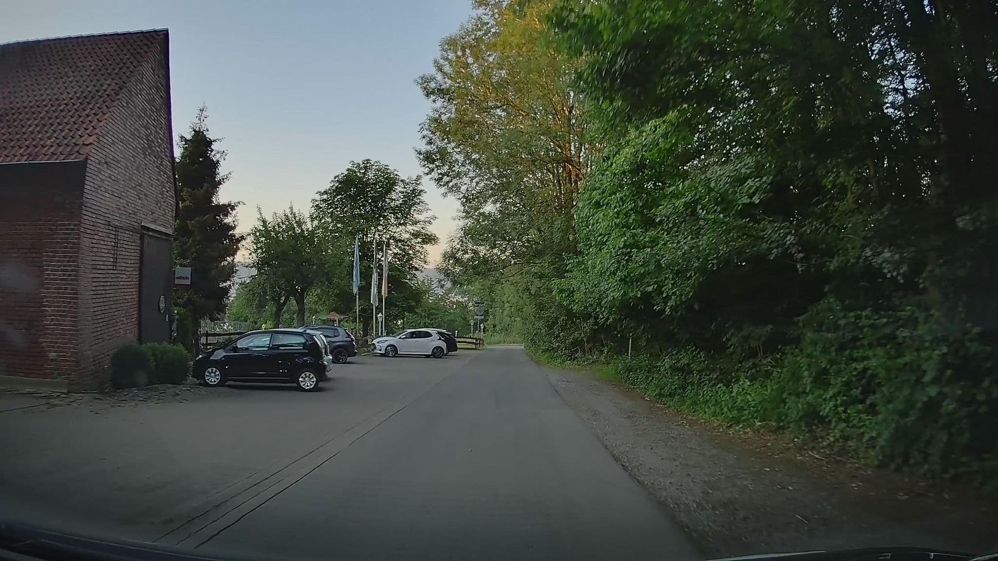 Street view near Franz-Josef Berggasthof Kempenhof, Lügde — © hendel (CC BY-SA · Mapillary)