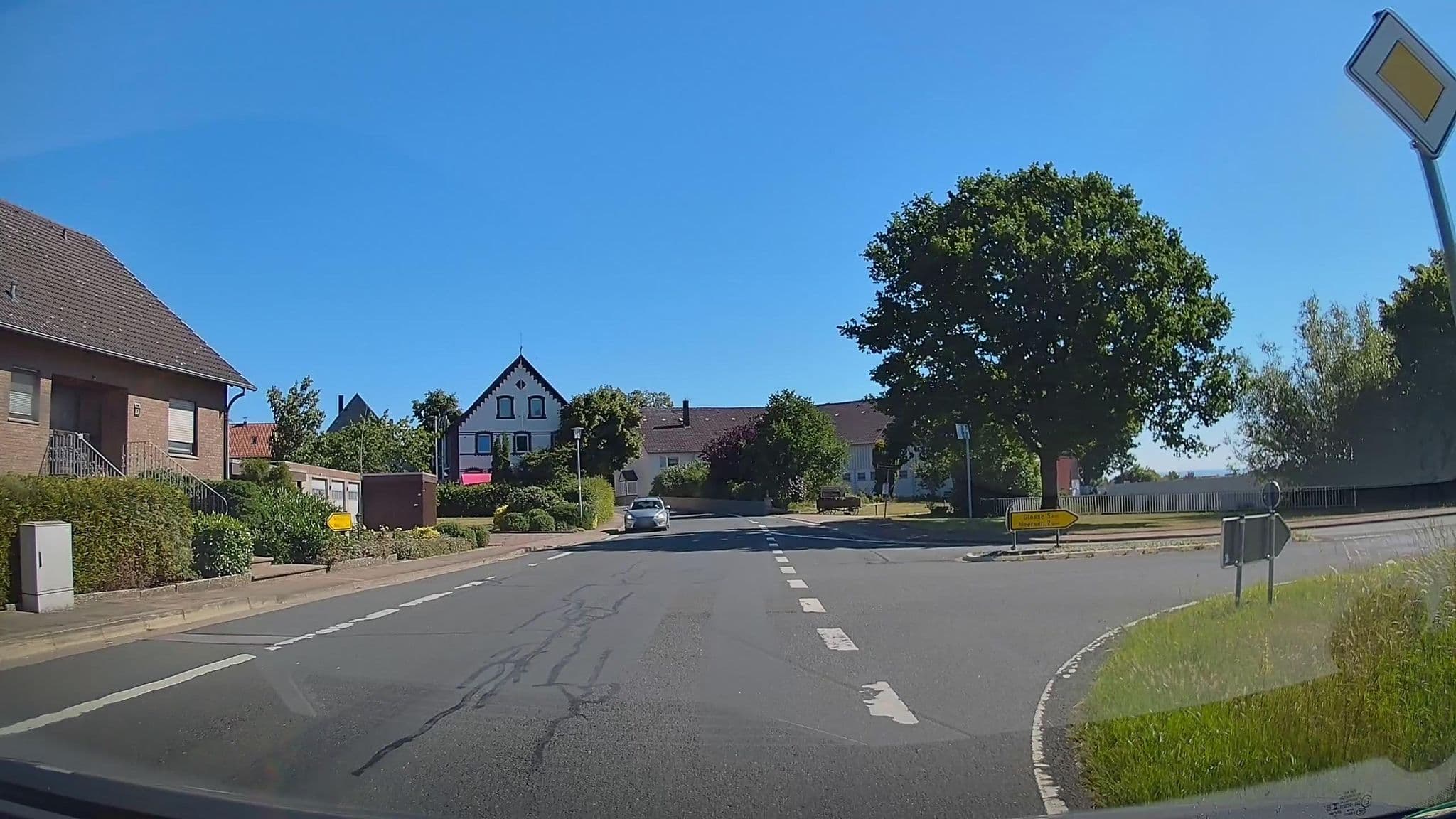 Street view near Ferienwohnung Bad Pyrmont - Eichenborn, Ottenstein — © hendel (CC BY-SA · Mapillary)