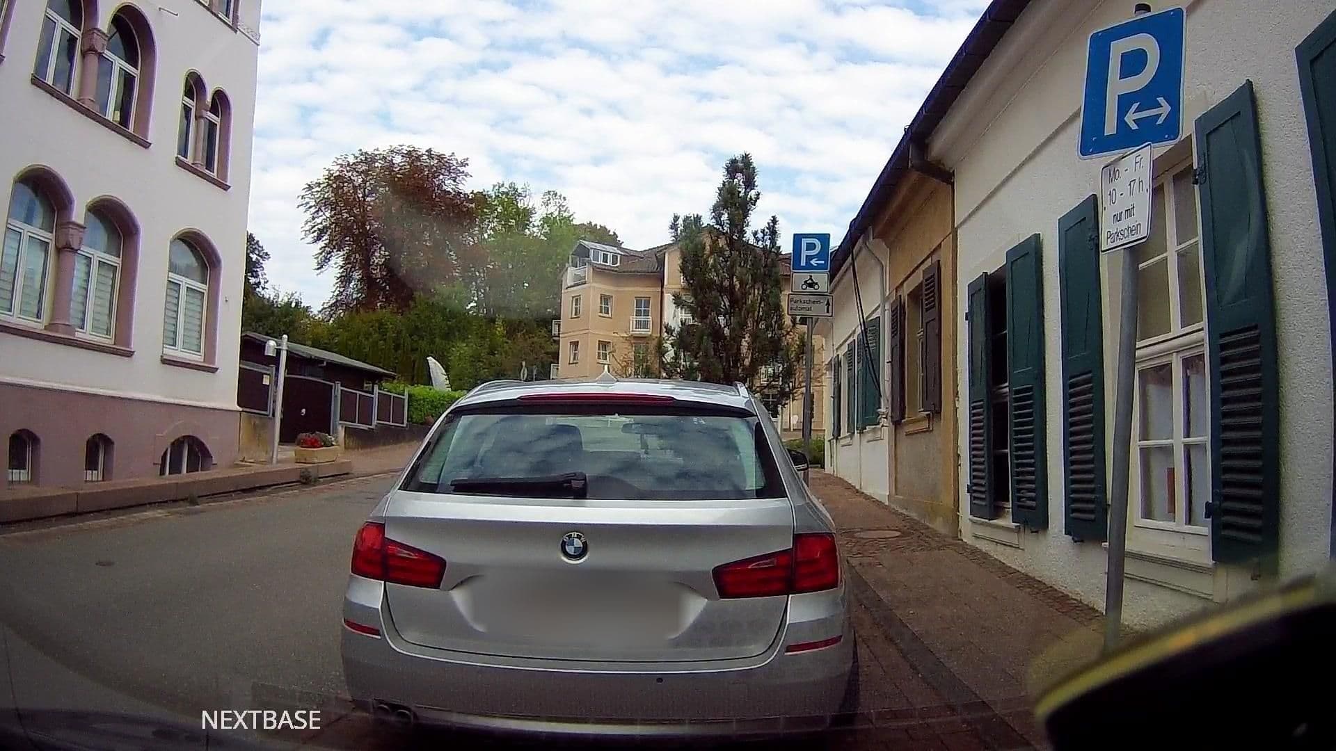 Street view near Steinhage Bettina Ferienwohnungsvermietung, Bad Pyrmont — © derlipper (CC BY-SA · Mapillary)