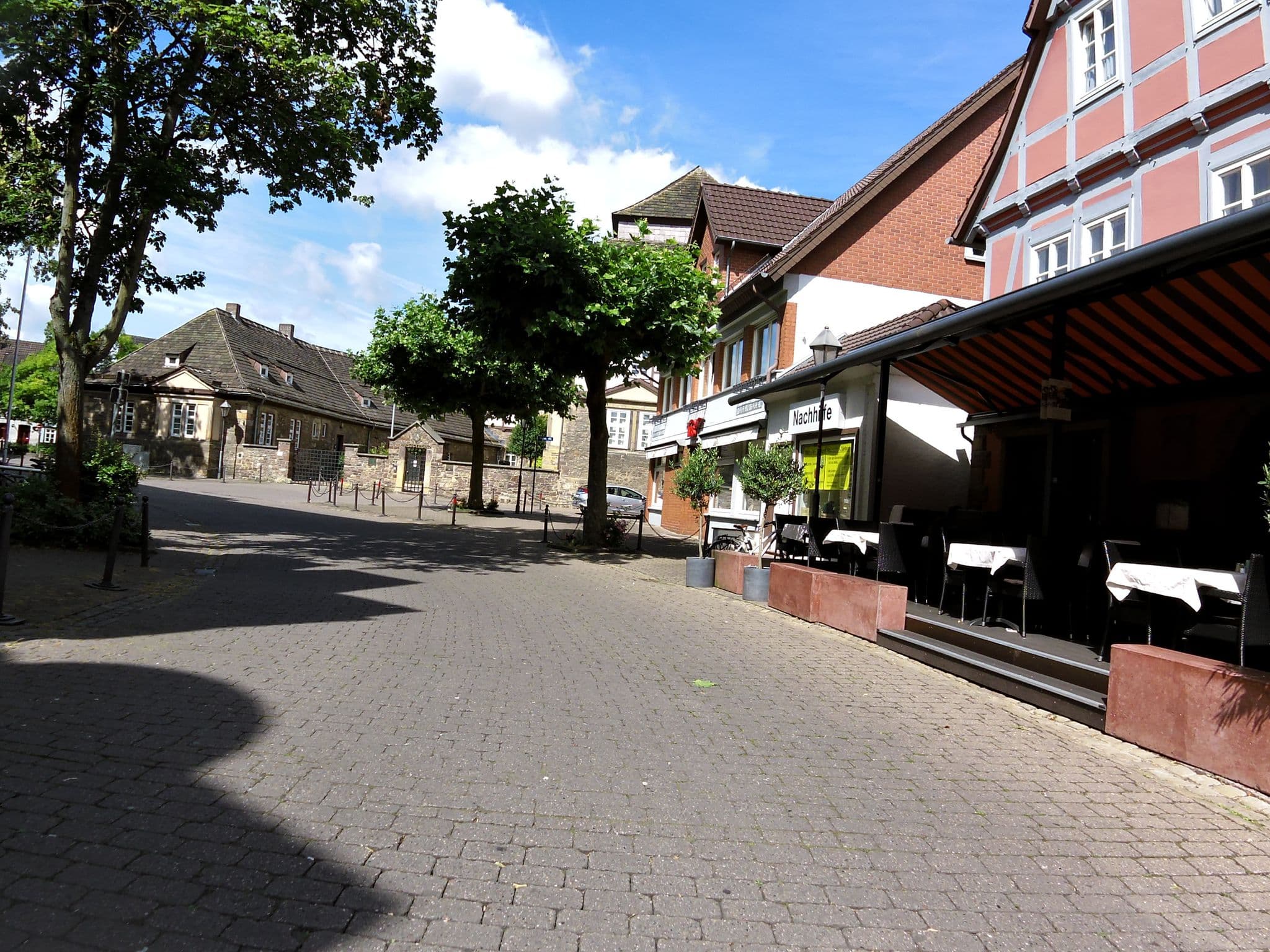 Street view near Villa Huxori, Höxter — © zoegglmeyr (CC BY-SA · Mapillary)