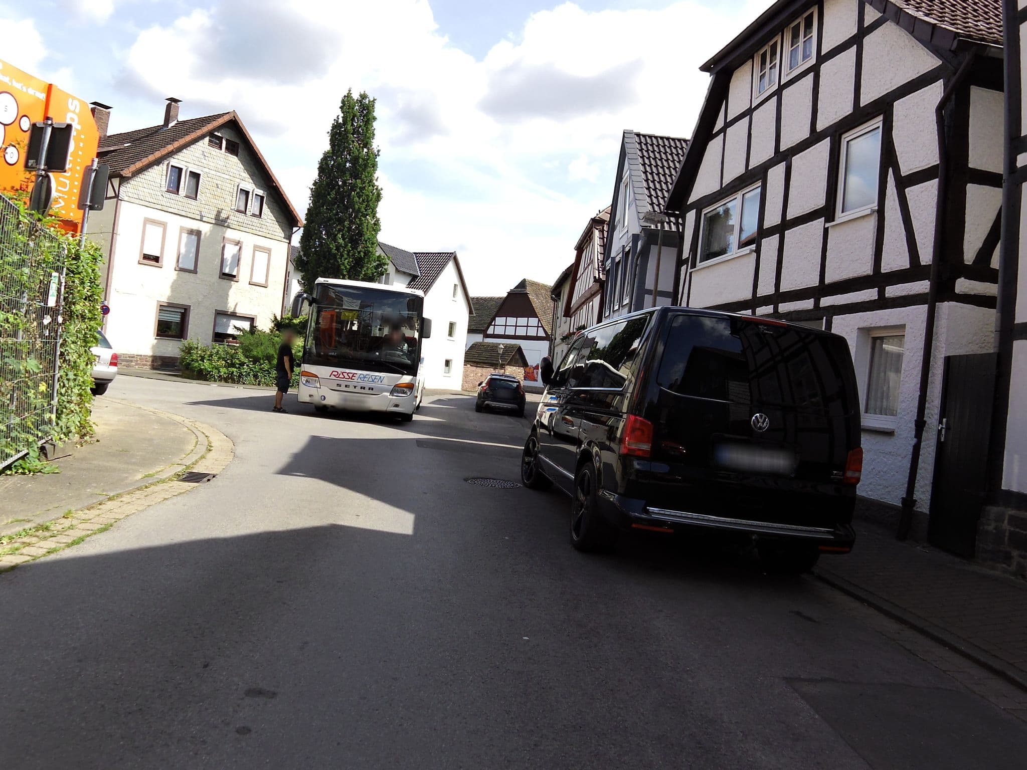 Street view near Gästezimmer - Ferienhaus in der Altstadt Höxter, Höxter — © zoegglmeyr (CC BY-SA · Mapillary)