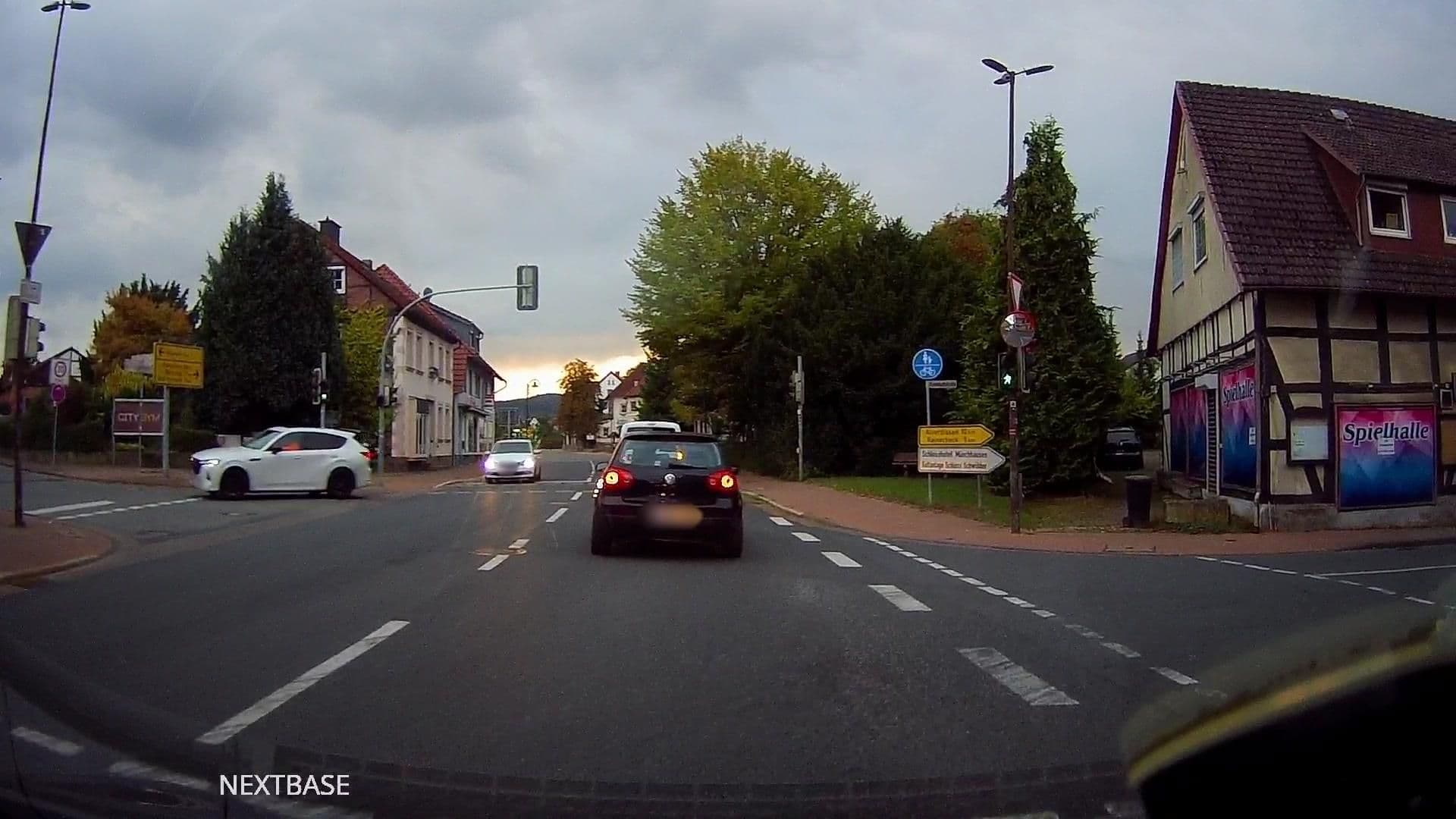 Street view near Hotel Goldener Engel, Aerzen — © derlipper (CC BY-SA · Mapillary)
