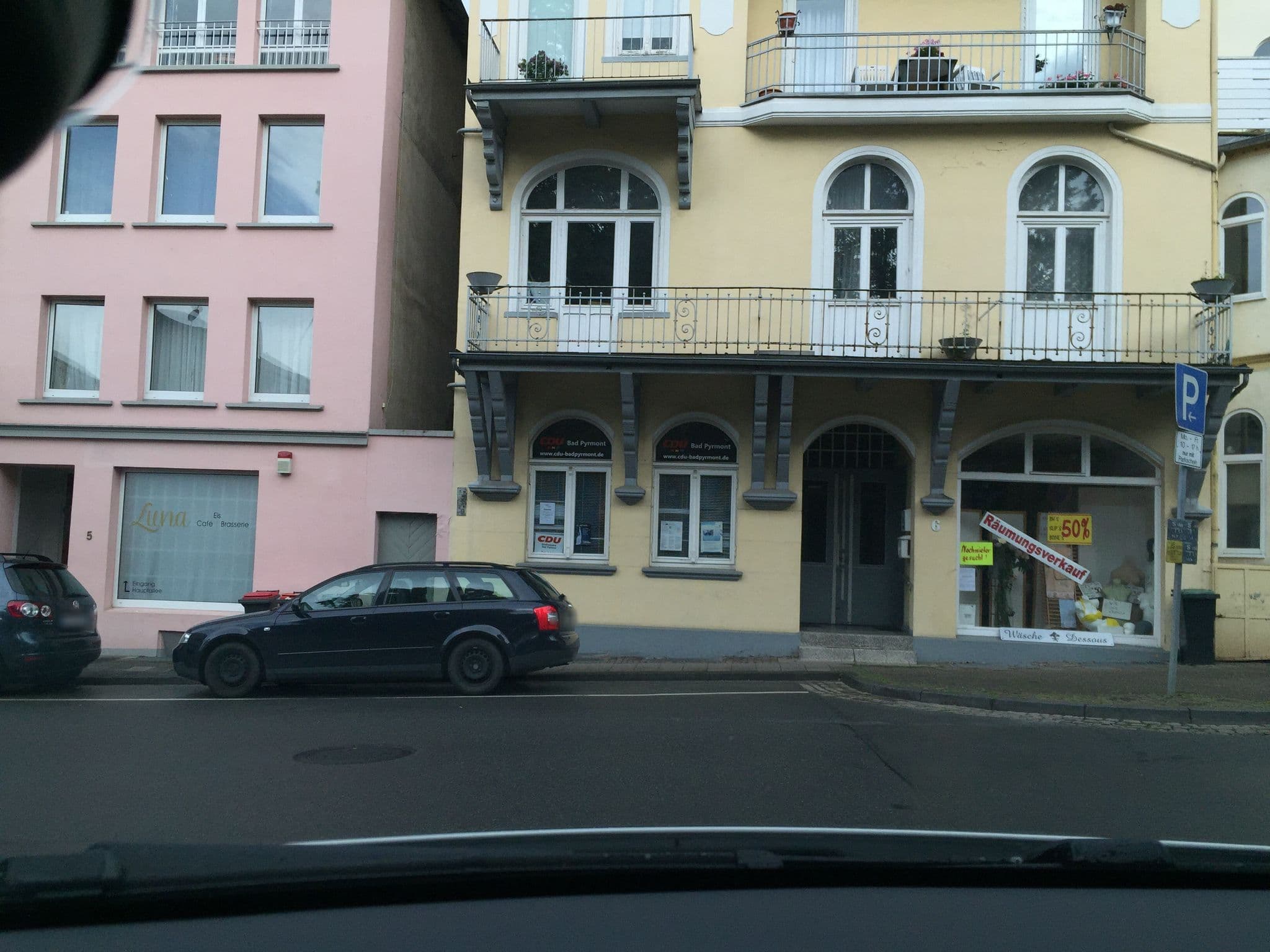 Street view near Park-Hotel Rasmussen Restaurant, Bad Pyrmont — © postgelb (CC BY-SA · Mapillary)