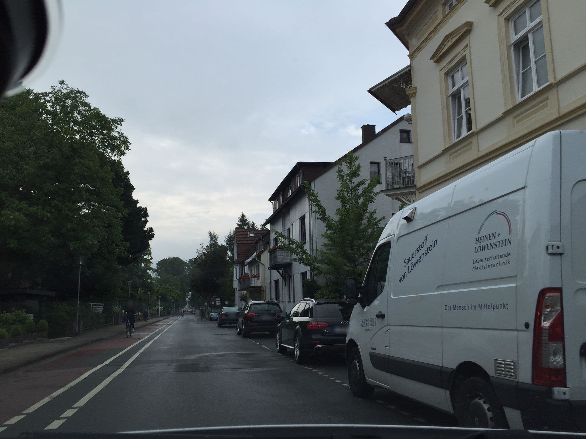 Street view near Ferienwohnungen Parkschlösschen, Bad Pyrmont — © postgelb (CC BY-SA · Mapillary)